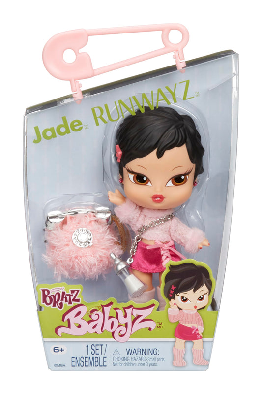 Bratz Babyz Runwayz - Jade - 1 Muñeca de Moda Coleccionable con Conjunto Elegante, Muñeca Bebé con Collar Que Funciona como Llavero - Juguete Infantil - Ideal para Niños y Niñas Mayores de 6 Años