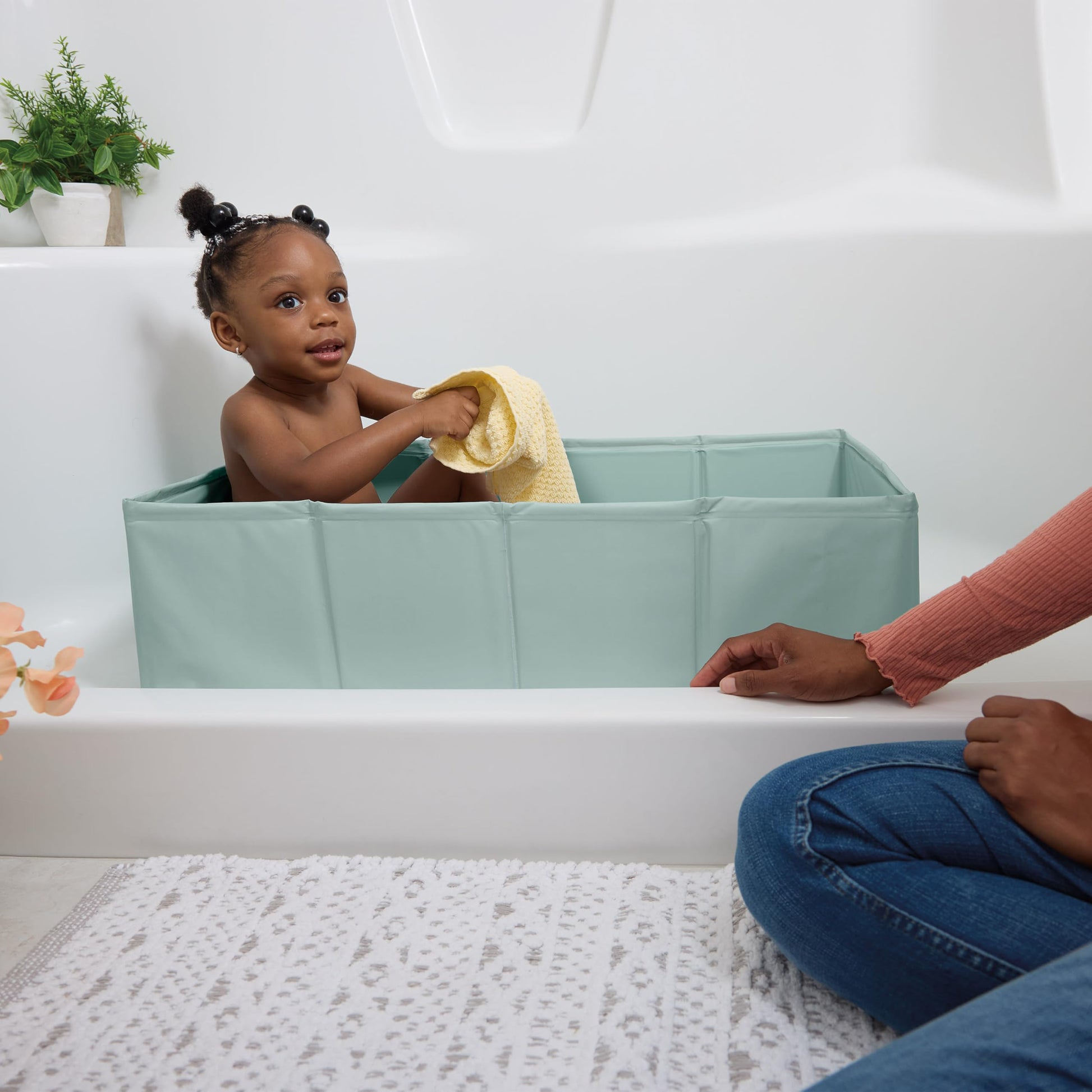 Ingenuity TuckAway - Tina de baño, bañera portátil para bebé, unisex, impermeable, con tapón de vaciado, a partir de 12 meses