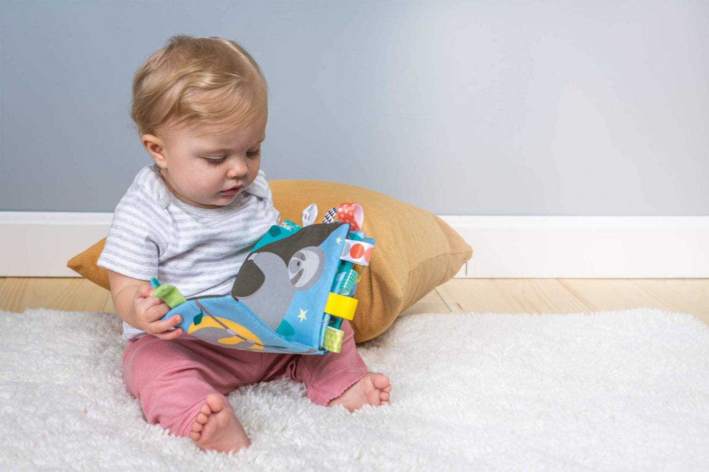 Libro de Tela Suave Taggies Touch & Feel Melaza Perezoso con Papel Arrugado y Chirriador