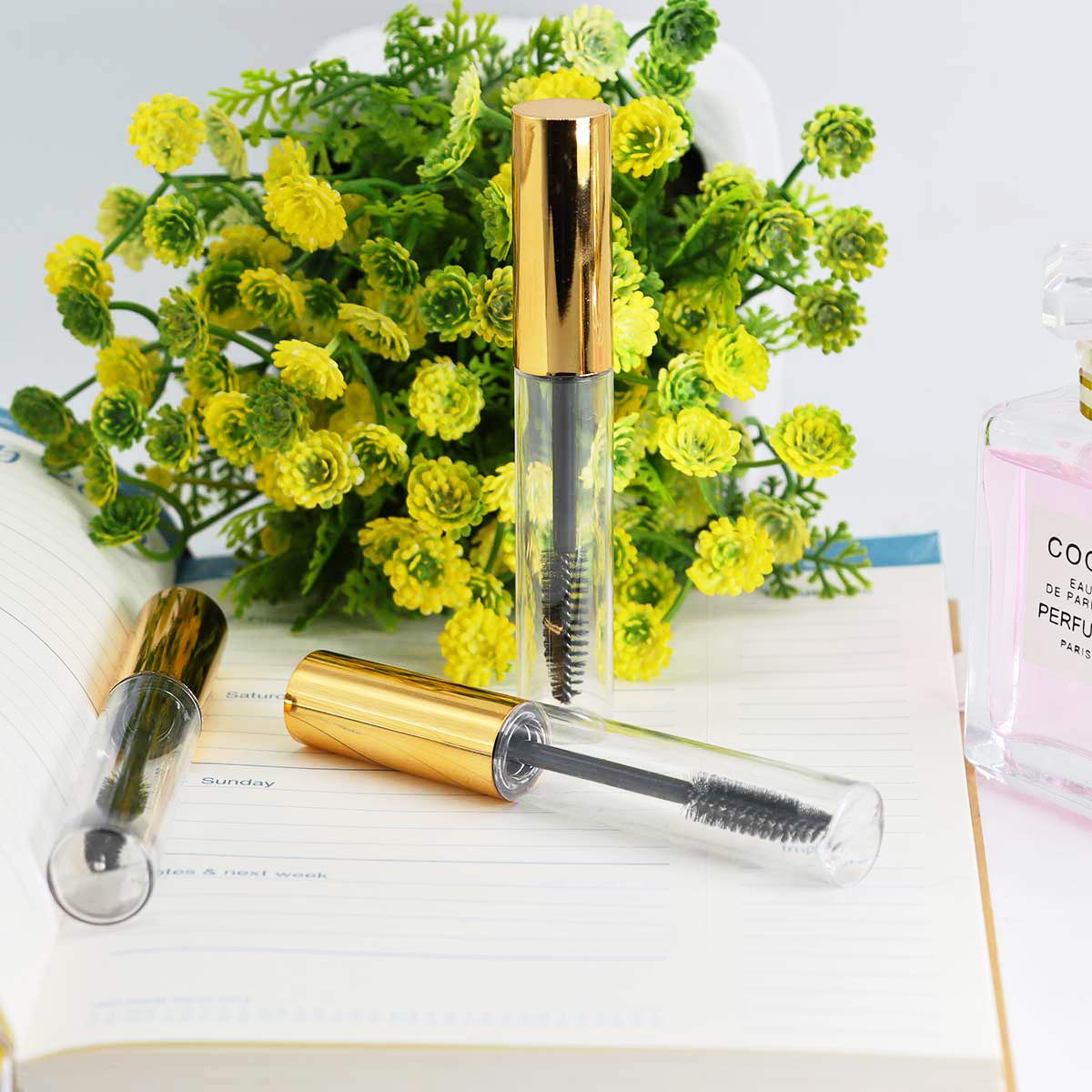 GTHER - Juego de 10 botellas vacías para máscara de pestañas (10 ml, incluye varita de pestañas, insertos y embudos de goma, para aceite de ricino/crecimiento de pestañas, envase de crema de pestañas con tapa, color dorado