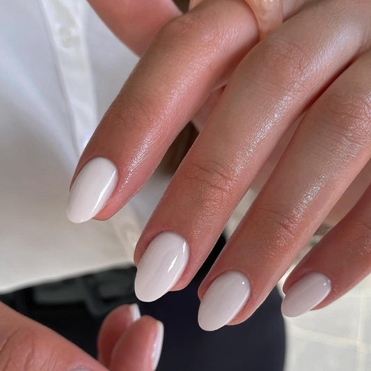 Sxvme Uñas Postizas Blancas Cortas Ovaladas Y Redondas Con Pegamento, Uñas Postizas Cortas De Color Blanco Lechoso, Uñas Postizas Acrílicas Hechas A Mano De Gel, Las Blanco Ovalado 0,04 Onzas Líquid