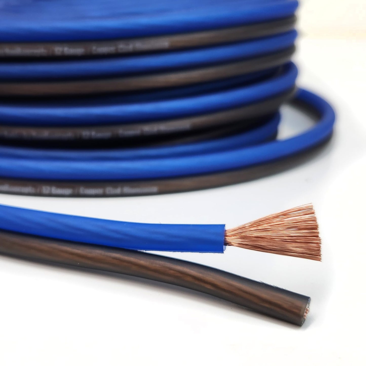 KnuKonceptz Bassik Cable de altavoz de calibre 14 AWG con PVC suave al tacto ultra flexible para altavoces de cine en casa y audio del coche, azul/negro, 250 pies