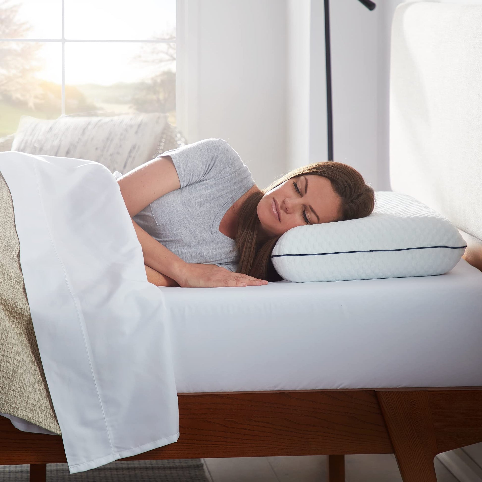 Almohada Weekender Memory Foam Gel Refrescante Suave Media para Dormir
