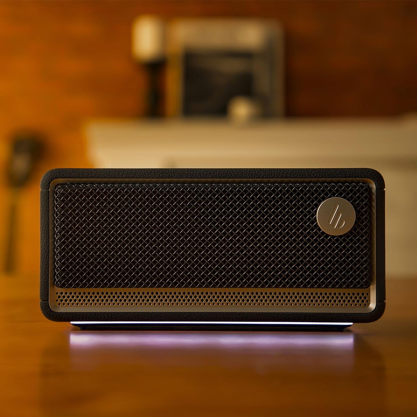 Edifier ES60 Altavoz Bluetooth, portátil con emparejamiento estéreo, IP66 a prueba de polvo y agua, 9H de tiempo de reproducción, BT5.4, 34W RMS, conexión de dispositivo dual, luz ambiental para