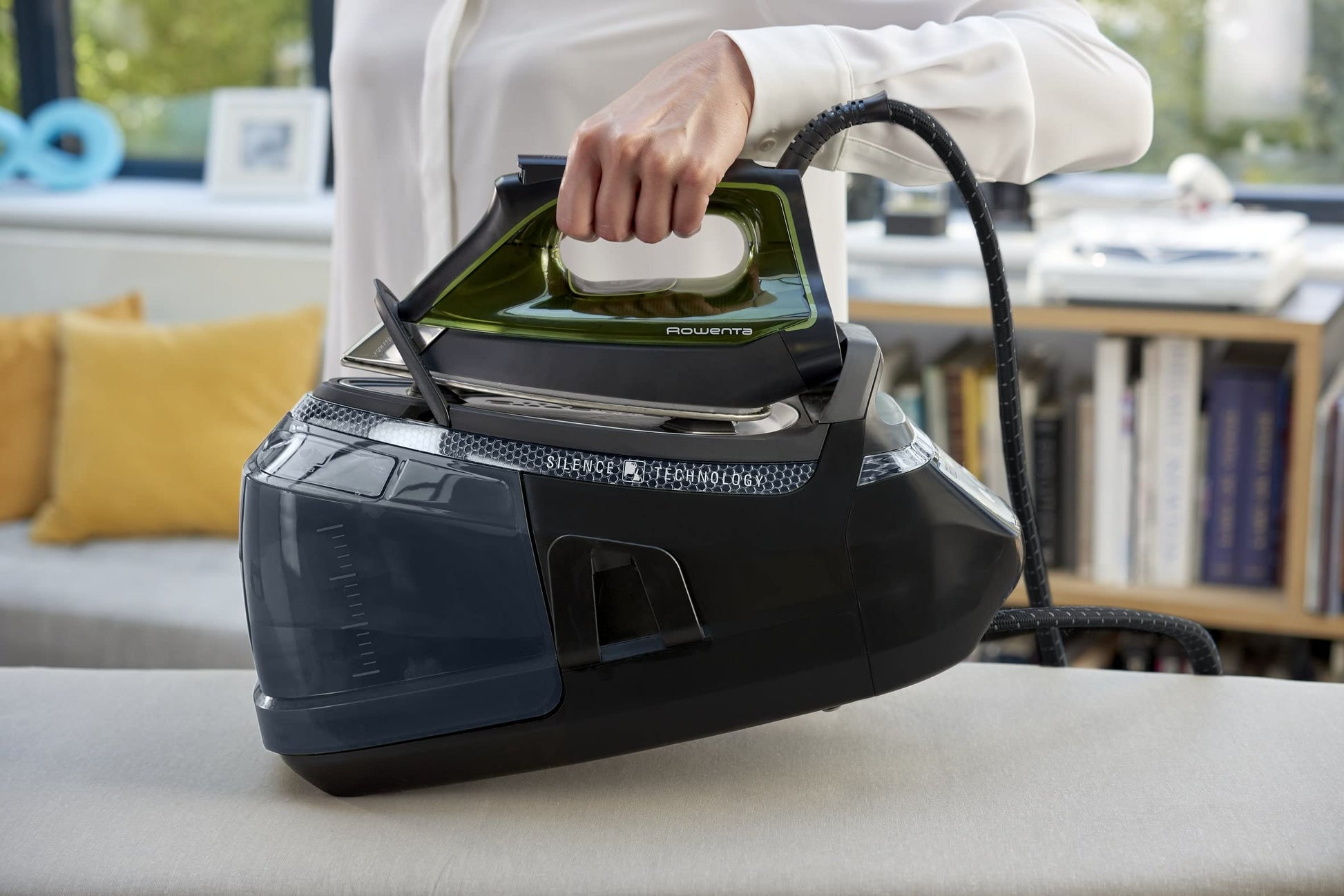Plancha a Vapor Rowenta Silence Steam PRO Negra con Caldera Silenciosa y Tecnología Eco Intelligence