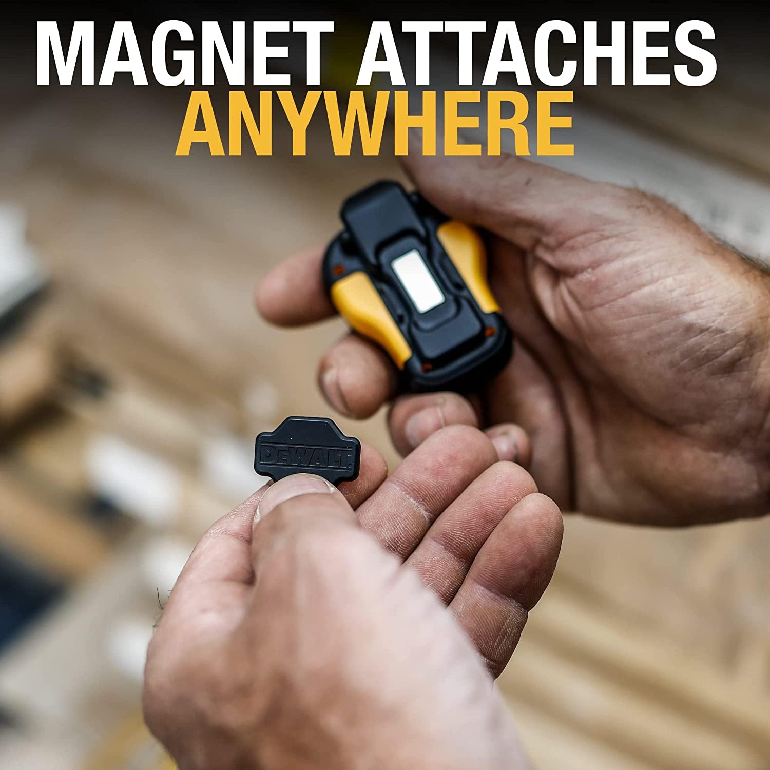 Dewalt - Altavoz Portátil Bluetooth - Altavoz inalámbrico Bluetooth con Clip magnético - Altavoz portátil Jobsite Pro Resistente al Agua - Micrófono Incorporado para música y Llamadas con Manos Libres