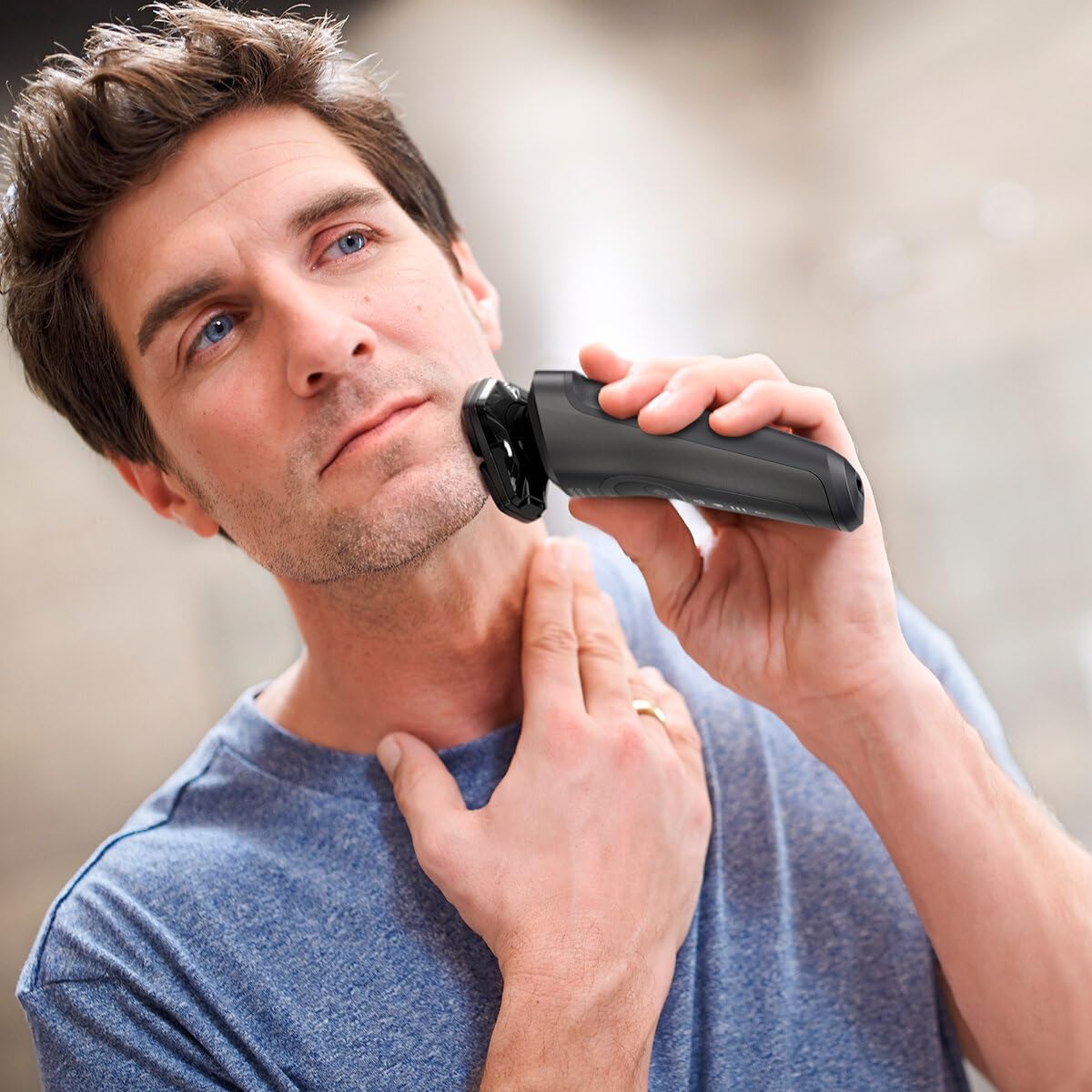 Rasuradora Eléctrica Philips en Húmedo y Seco Series 6600 con Tecnología SkinIQ y Cabezales De Repuesto para Hombre