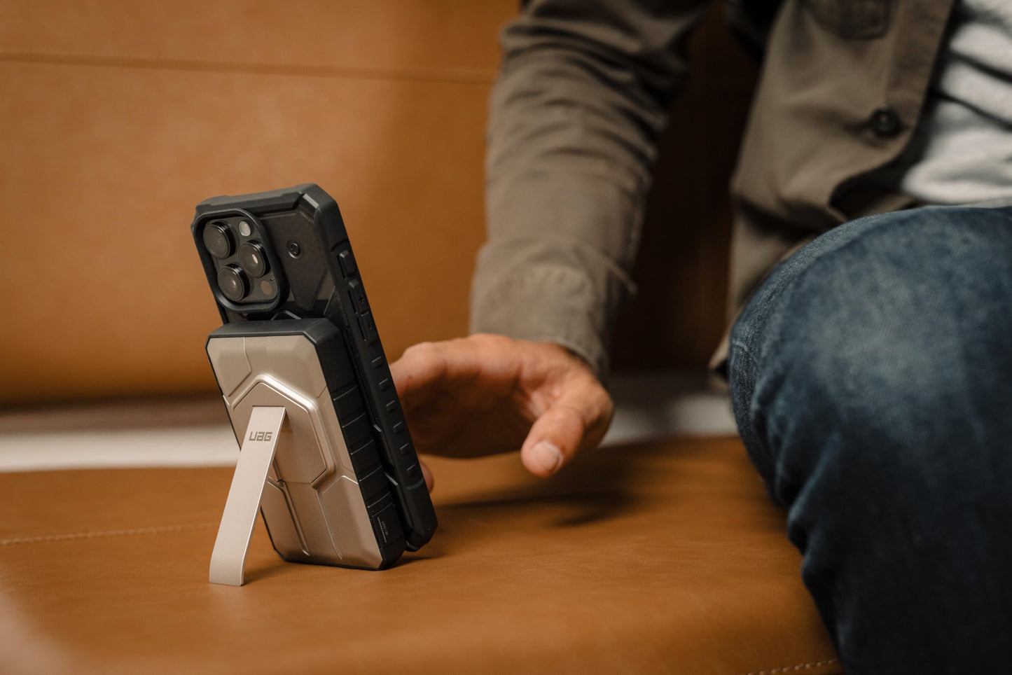 Banco de Energía Urban Armor Gear UAG Negro 10000 mAh Carga Rápida USB-C Inalámbrico Magnético 20 W para iPhone 15 y Samsung Galaxy S24