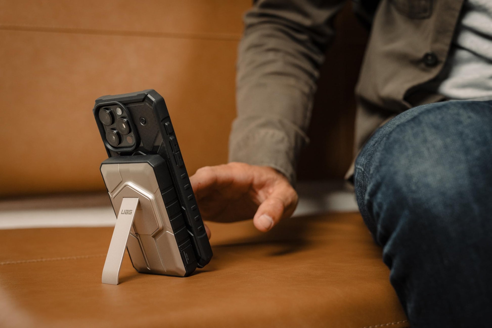 Banco de Energía Urban Armor Gear UAG Negro 10000 mAh Carga Rápida USB-C Inalámbrico Magnético 20 W para iPhone 15 y Samsung Galaxy S24