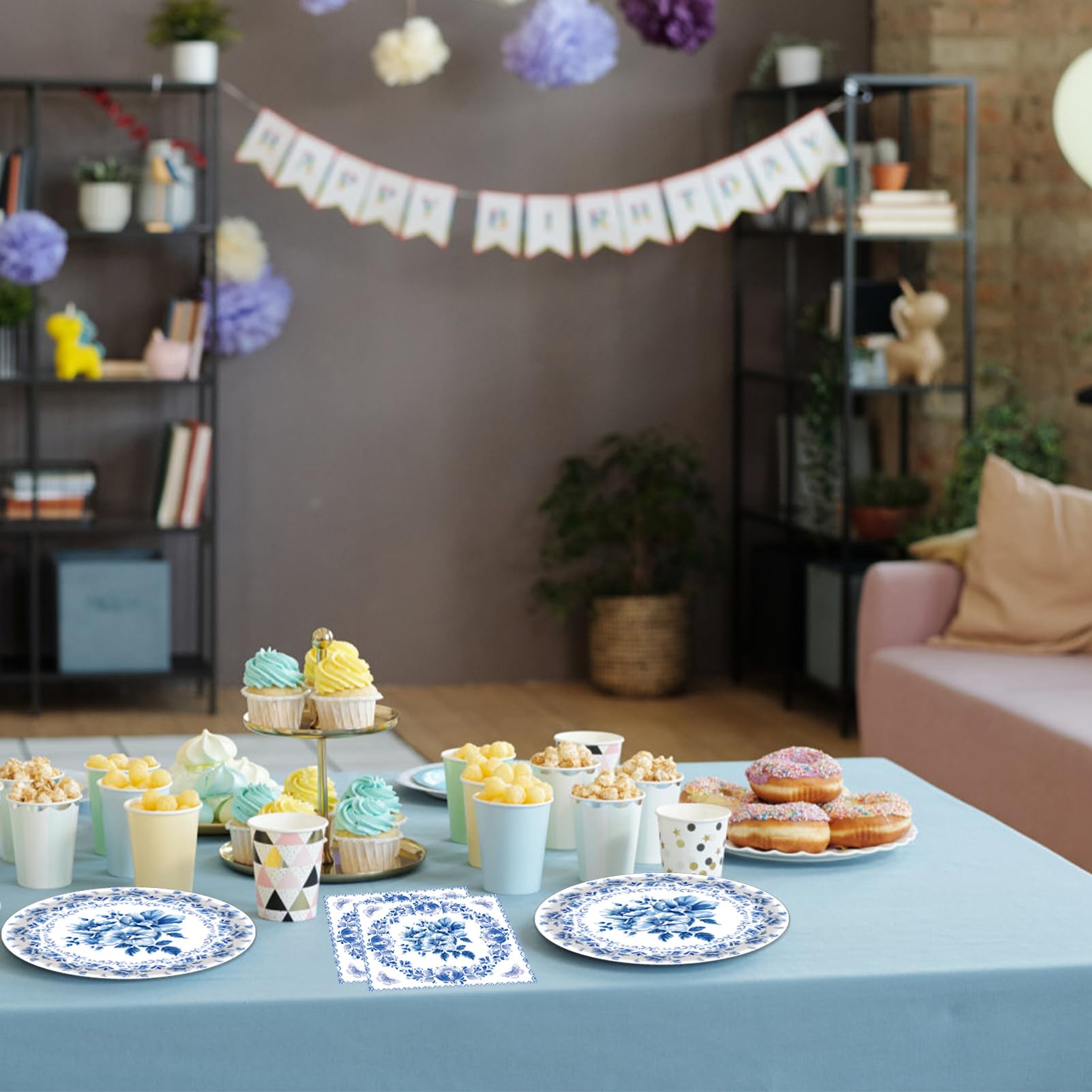 Decoración Floral de Cumpleaños - Vajilla Desechable con Flores Azules y Blancas