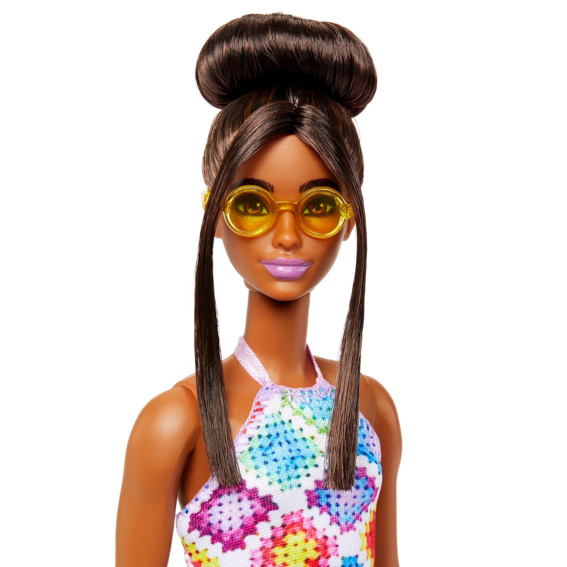 Barbie, Fashionista, Muñeca con Vestido Blanco con Rombos, para Niñas de 3 Años en Adelante, Mattel