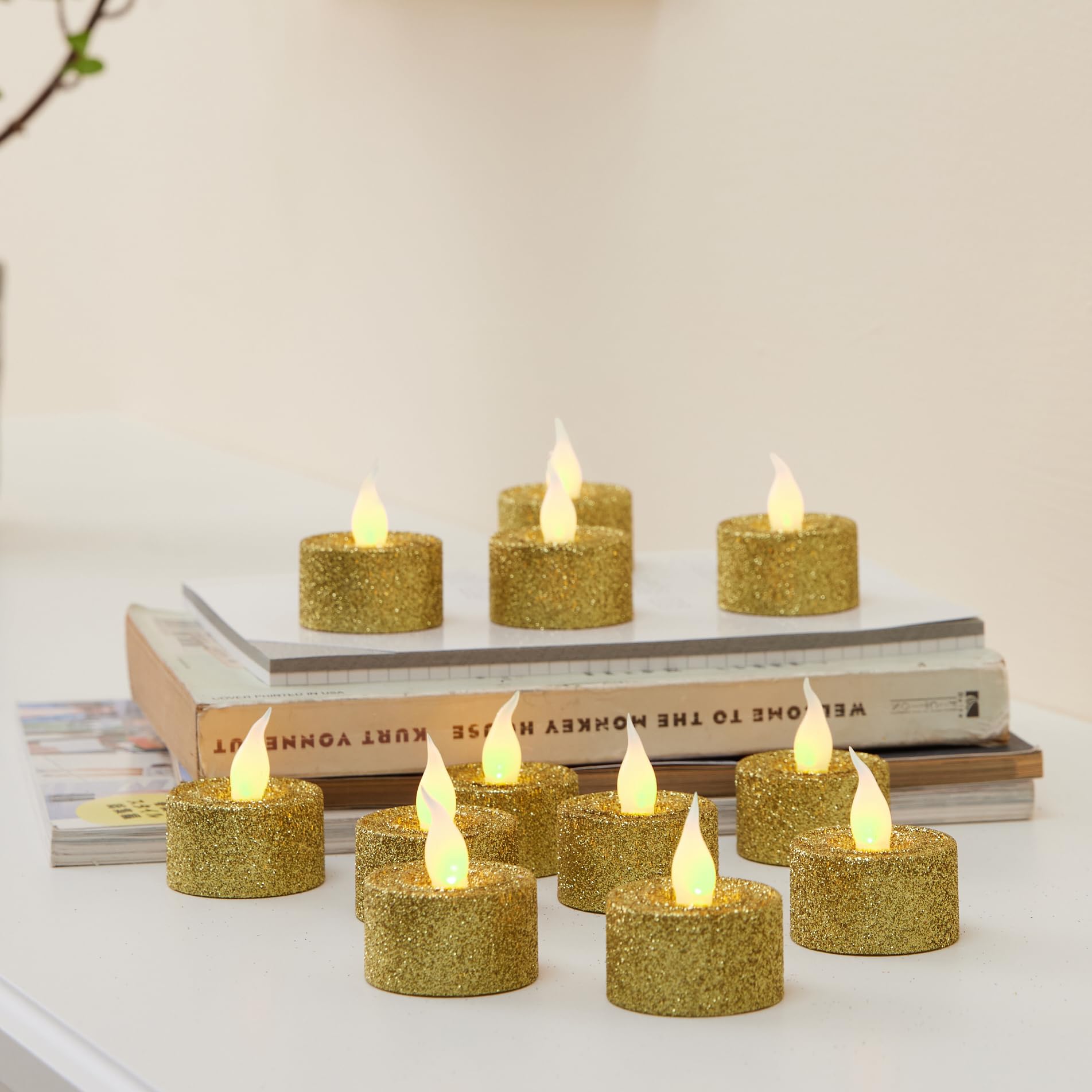 FURORA LIGHTING - Velas LED con purpurina dorada, paquete de 12, velas parpadeantes sin llama para decoración del hogar, 1.5 pulgadas de ancho x 1.65 pulgadas de alto, funciona con pilas