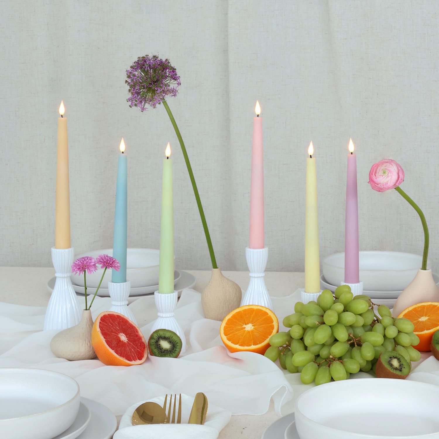 LampLust Velas cónicas sin llama, 9 pulgadas, paquete de 6, candelabros pastel multicolor con llama parpadeante LED, cera real, baterías y control remoto incluidos, velas sin llama, decoración de