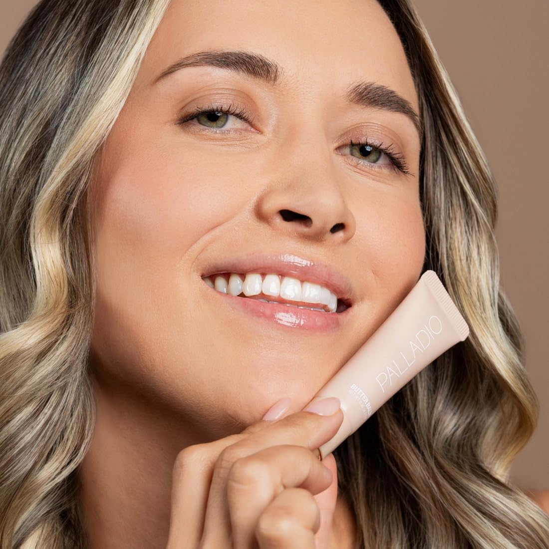 Palladio Butter Balm - Bálsamo Labial Hidratante con Tinte Transparente, Aloe, Péptidos, Manteca de Karité y Fórmula Vegana para Hidratación Instantánea, French Vanilla