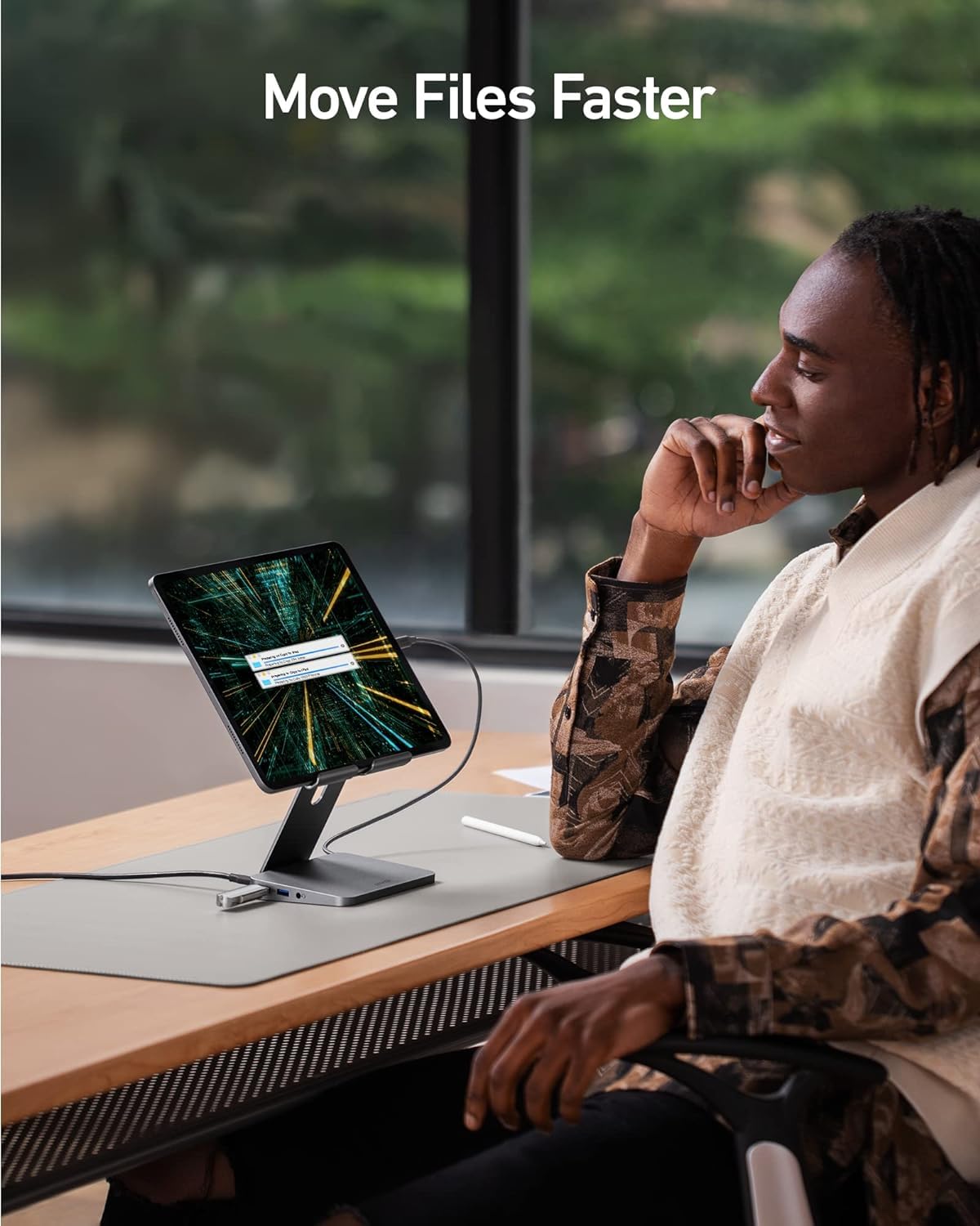 Hub USB-C 8 en 1 Anker Plateado con Soporte Plegable para iPad Pro 5ª Generación