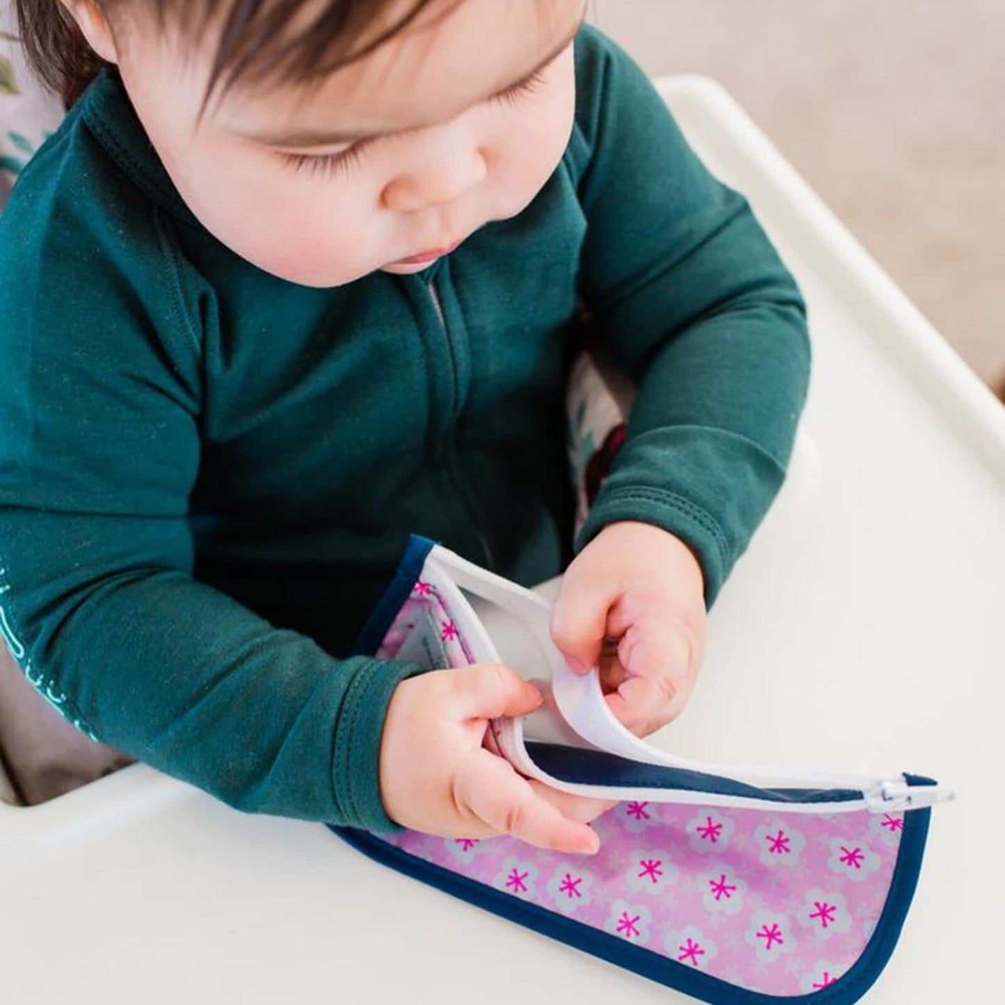 green sprouts Reusable Snack Bags (2 Pack) Holds Food, Utensils, Wipes, & More Food-Safe, Waterproof, Easy-Clean Material