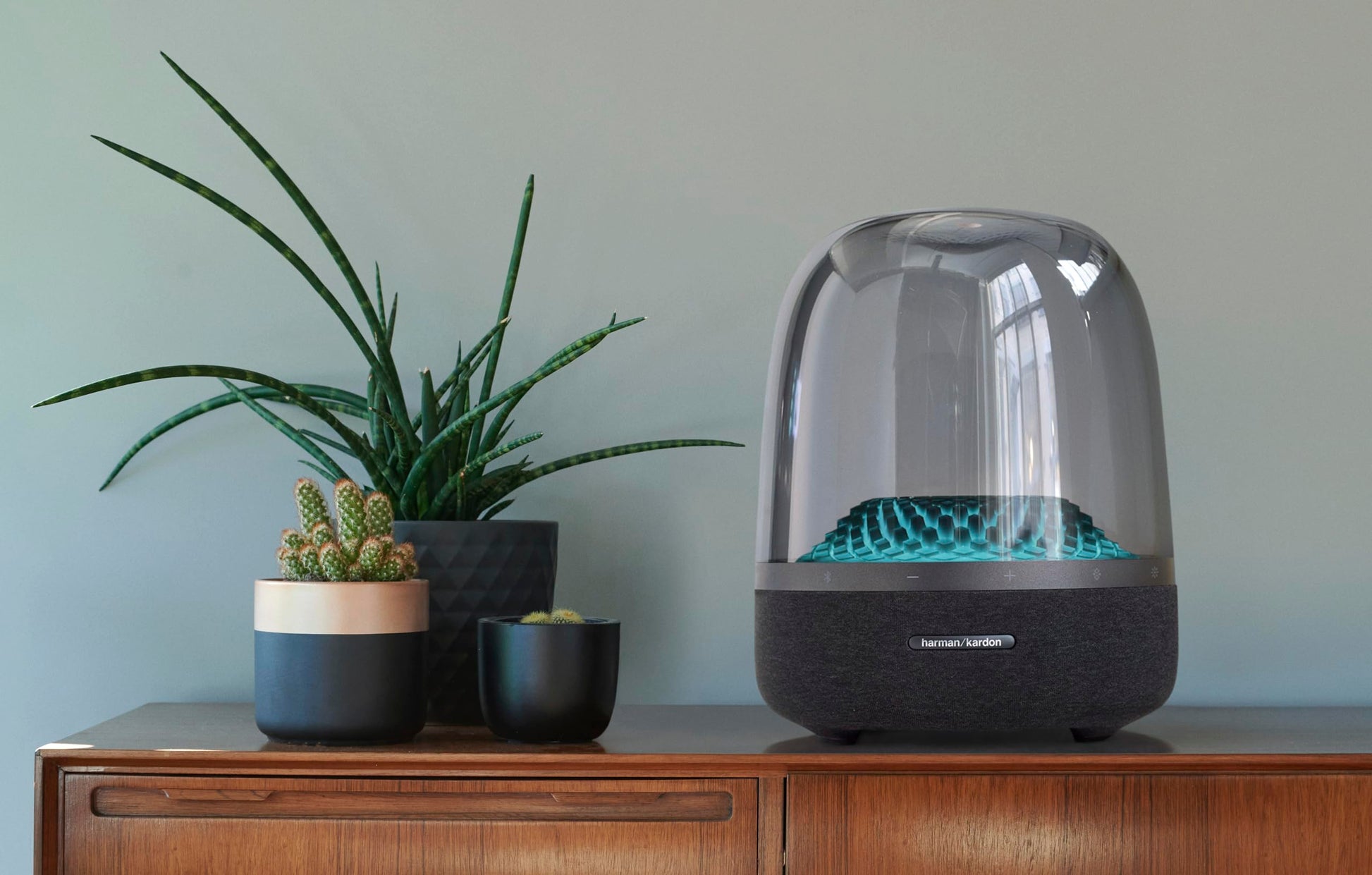 Harman Kardon Aura Studio 4, Bocina Inalámbrica Bluetooth, 100W de Potencia, Efecto de Luz Ondulado, Materiales Reciclados - Negro