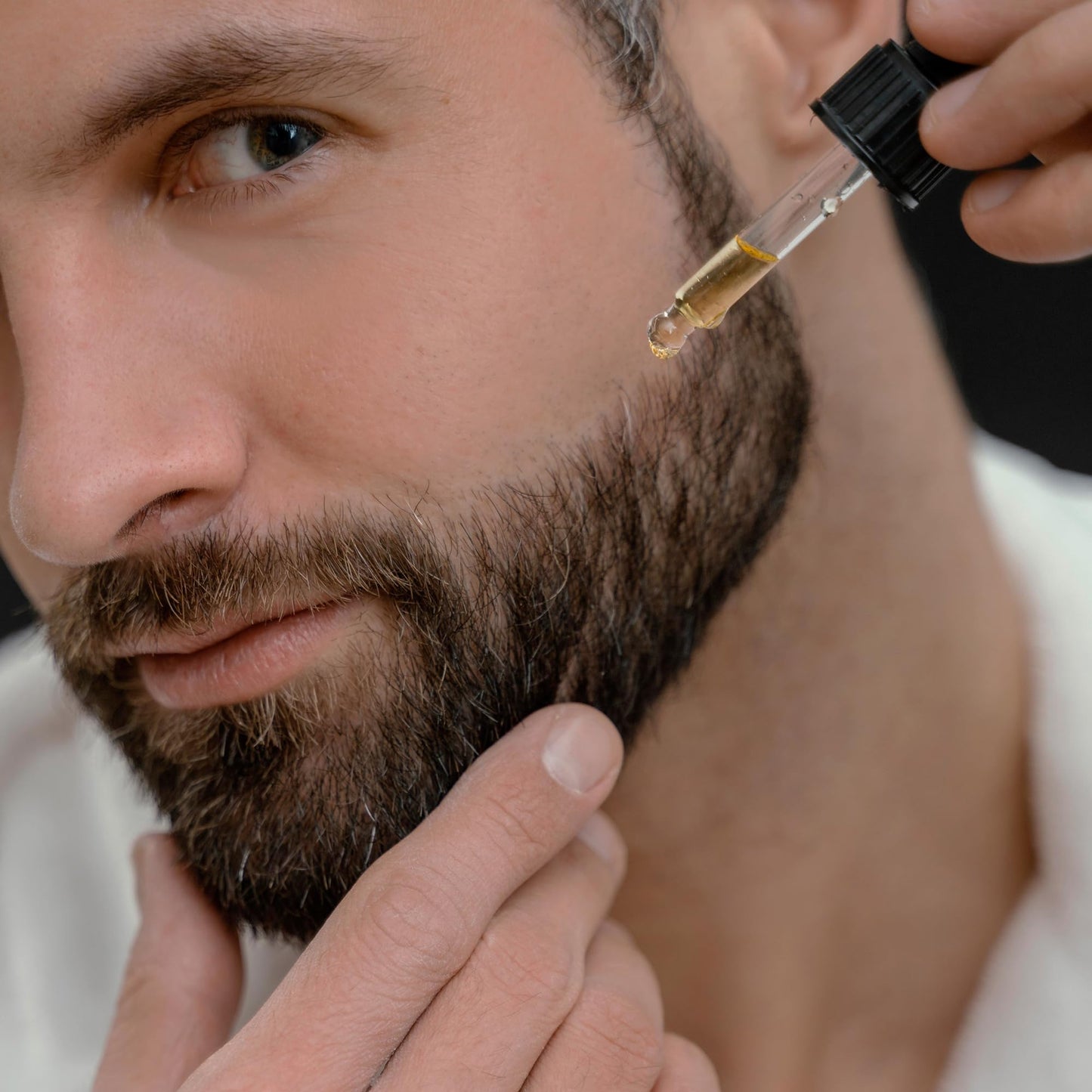 Charle's - Aceite Premium Hidratante Para Barba y Bigote con Argán | 30ml | Fácil Absorción - Elaborado con Ingredientes Naturales - Aceite de Jojoba - Aceite de Romero - Beard Oil - Ayuda a prevenir la irritación antes del afeitado