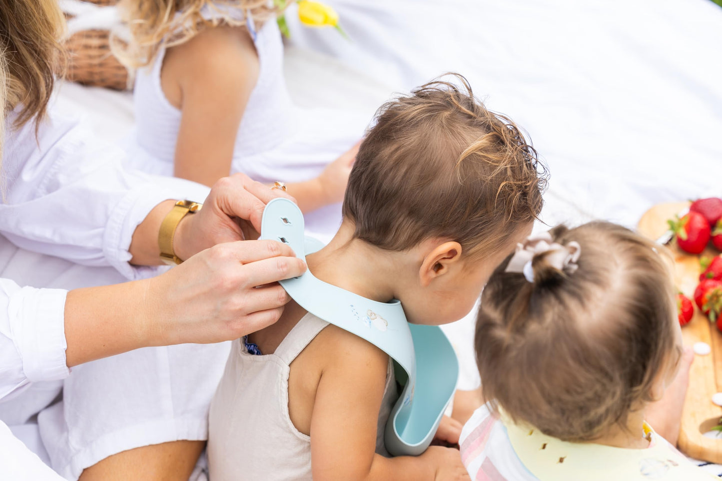 Mamabears - Babero y tapete de silicona para bebé, para niños, niñas, bebés y niños pequeños, impermeable, ajustable, última intervensión de BPA, salvia