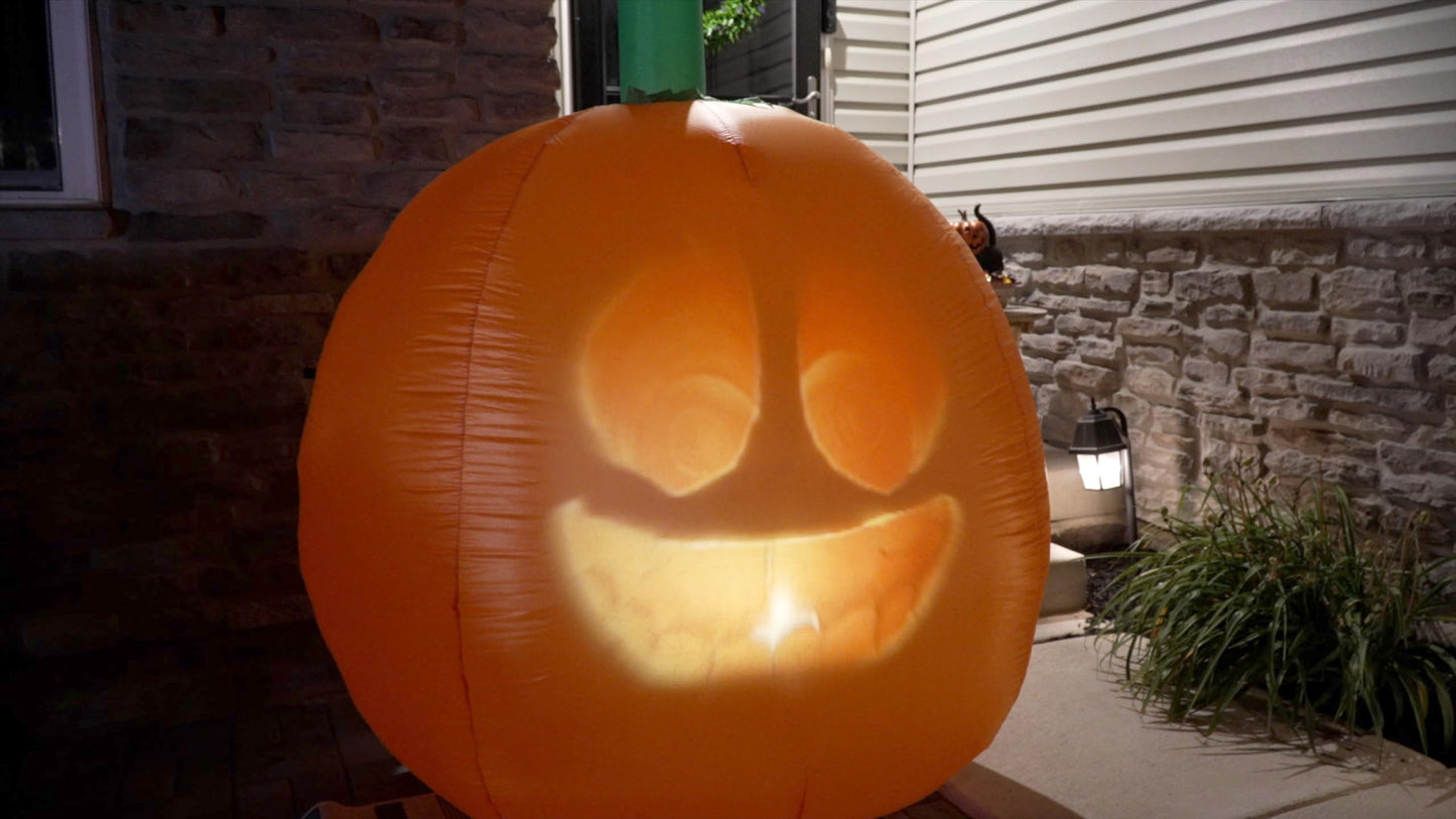 ANIMAT3D - Calabaza inflable animada parlante Jabberin' Jack de 1.5 metros de altura con pantalla HD de 56” y proyector incorporado, incluye 80 minutos de contenido.