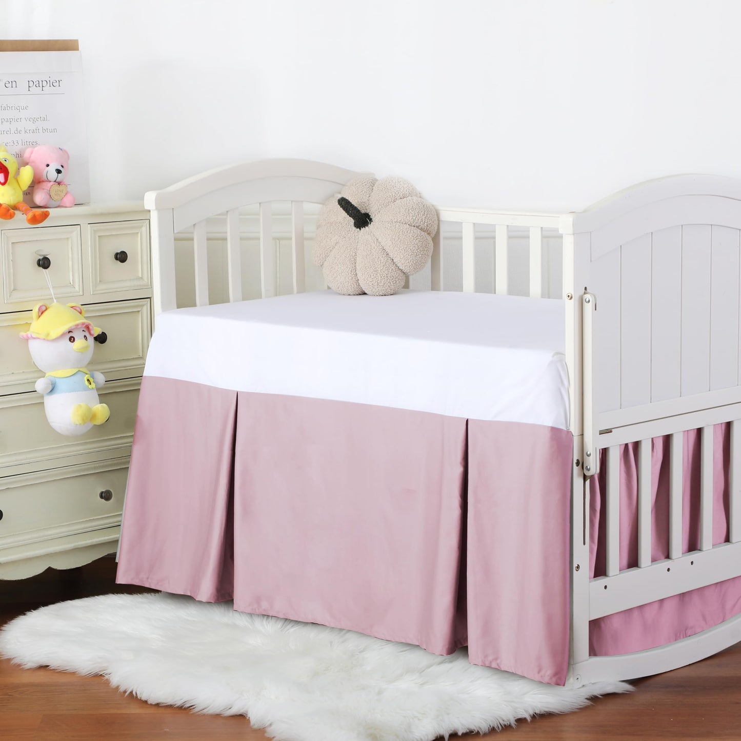 Falda para cuna, 100% algodón egipcio de 400 hilos, suave y transpirable, para bebés, niños y niñas, 52 x 28 pulgadas, con falda de cama de cuna de 14 pulgadas, resistente a la decoloración (rosa sólido)