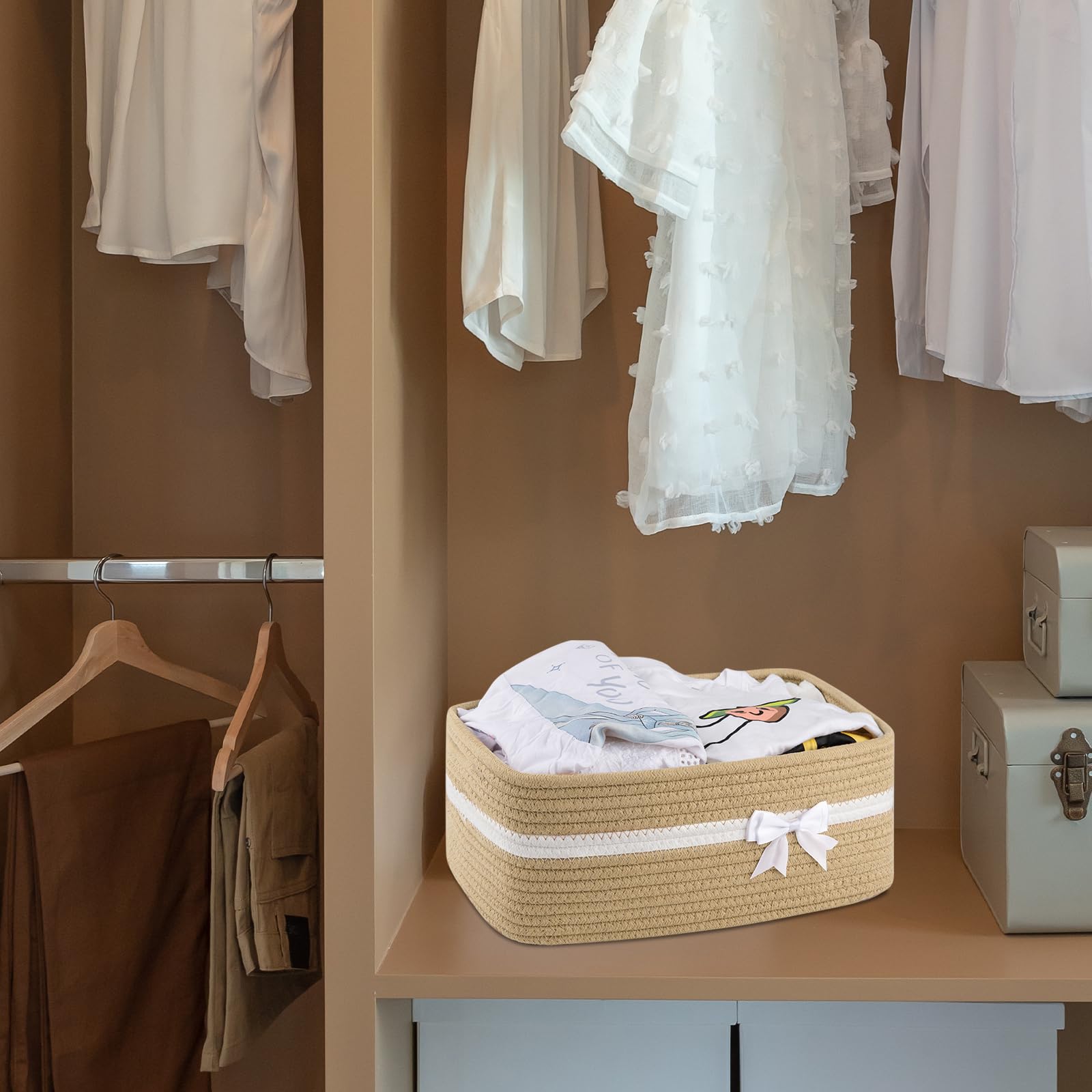 OIAHOMY - Cesta de almacenamiento tejida grande con asas para guardería, estantes de sala de estar, cesta de lazo para regalos vacía con bolsas de regalo y cintas para baby shower, contenedor de