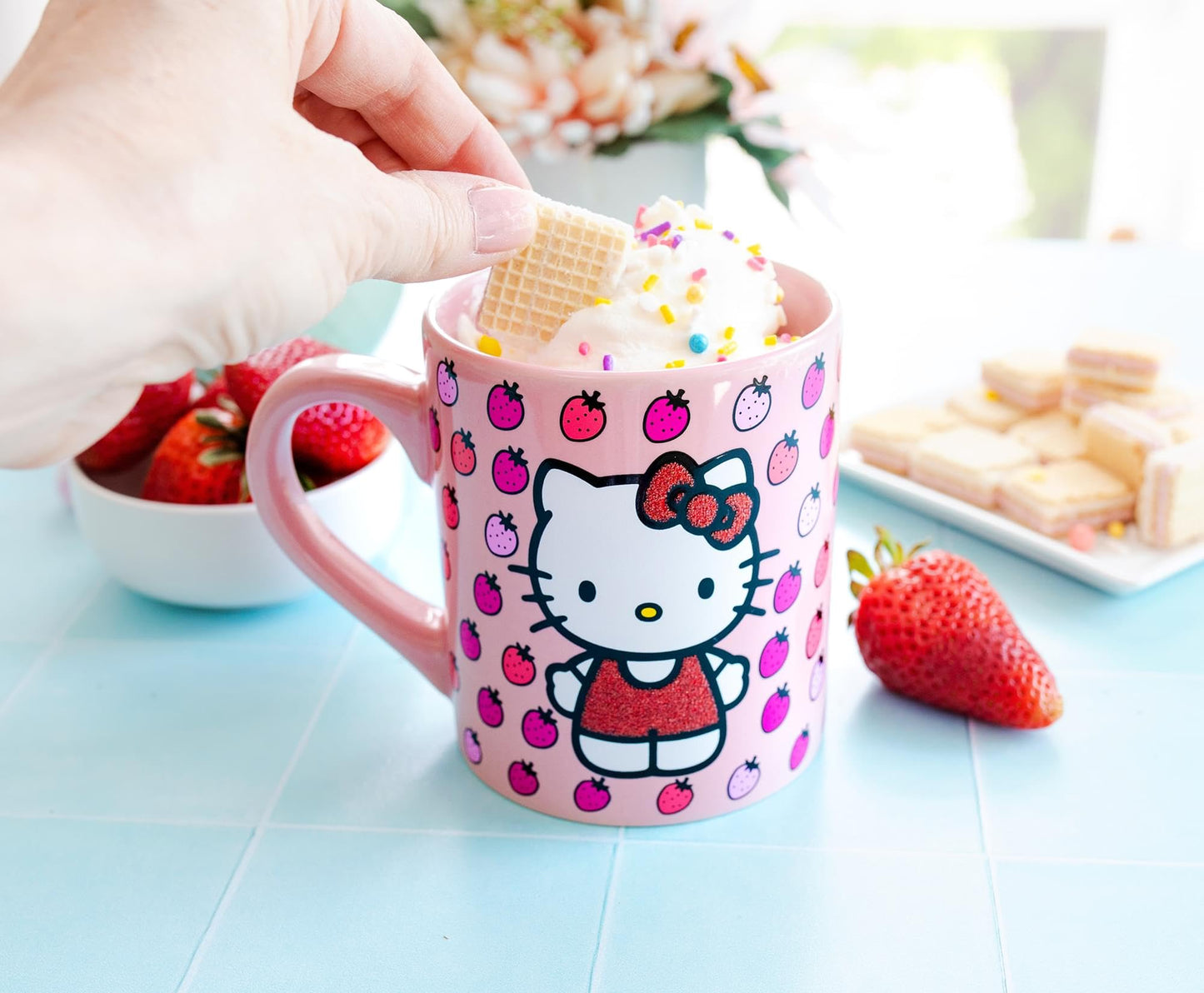 Taza de Cerámica Silver Buffalo rosa con Purpurina Hello Kitty