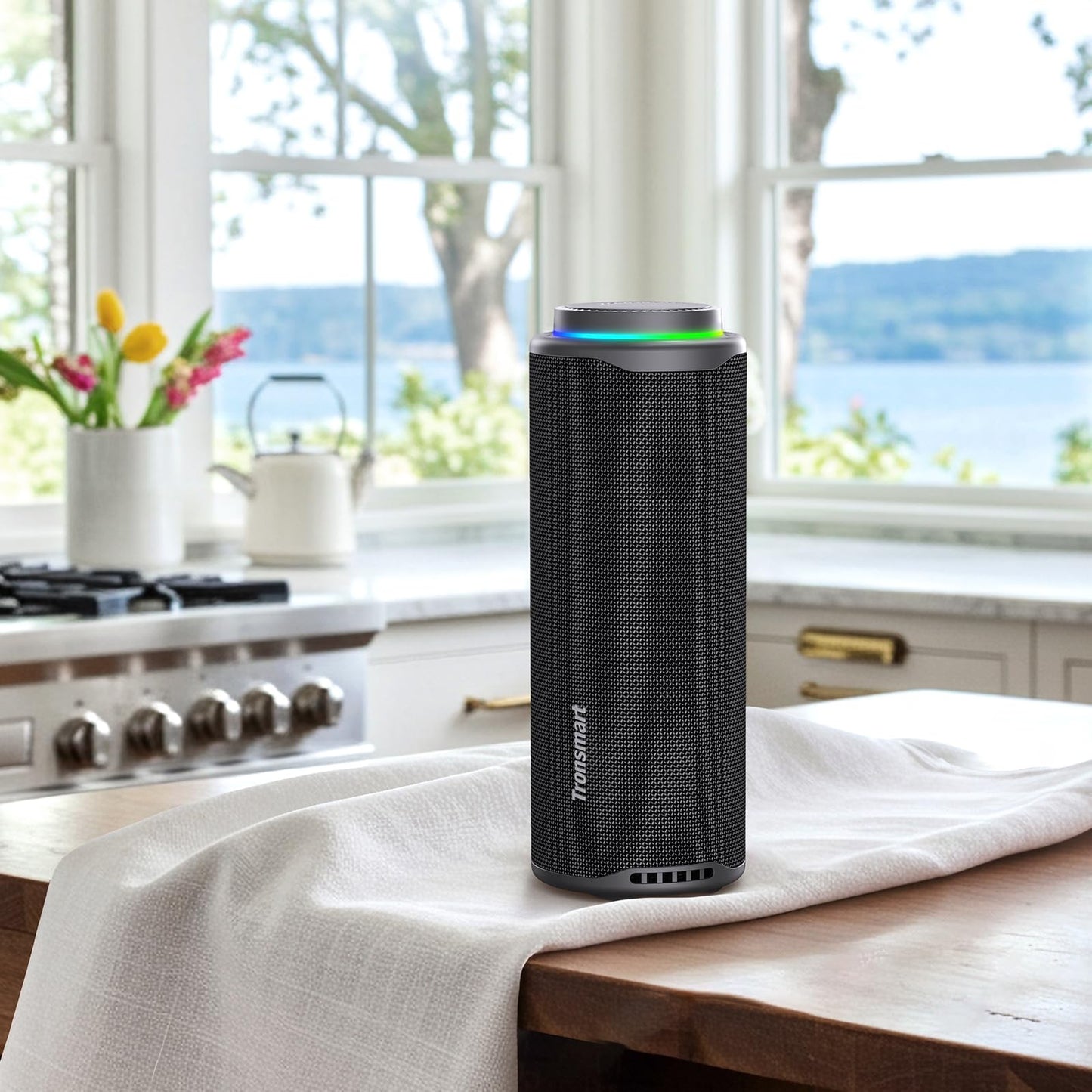 Tronsmart T8 Bocina Bluetooth Portátil para Exteriores, Sonido más Potente y nítido de 40W, Sonido de 360°, Audio de 2.1 Canales, IPX7, Personalizados Audio y Luces, cordón portátil (Negro)