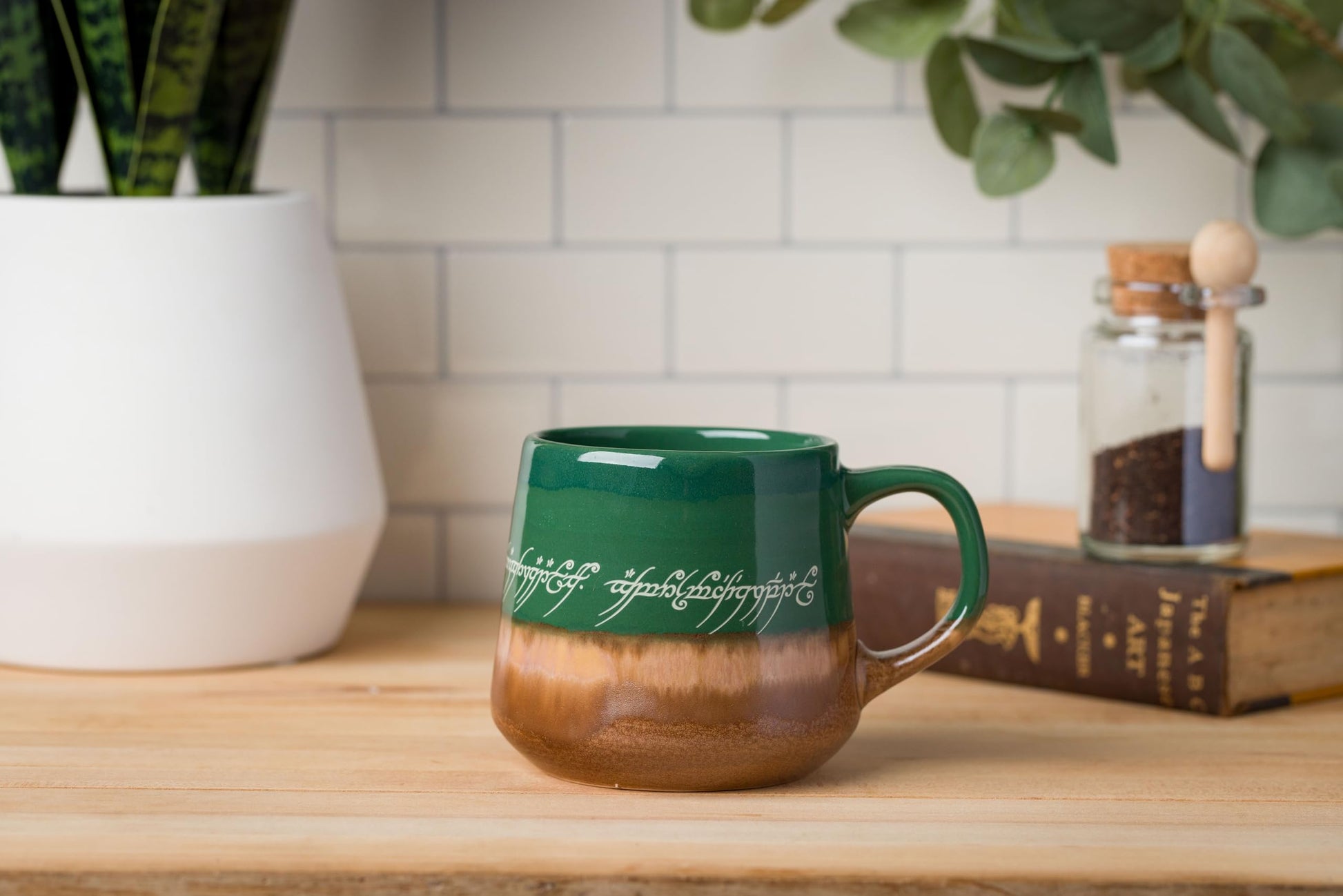 Taza de Cerámica Silver Buffalo Elven Text Alto Brillo 18 oz