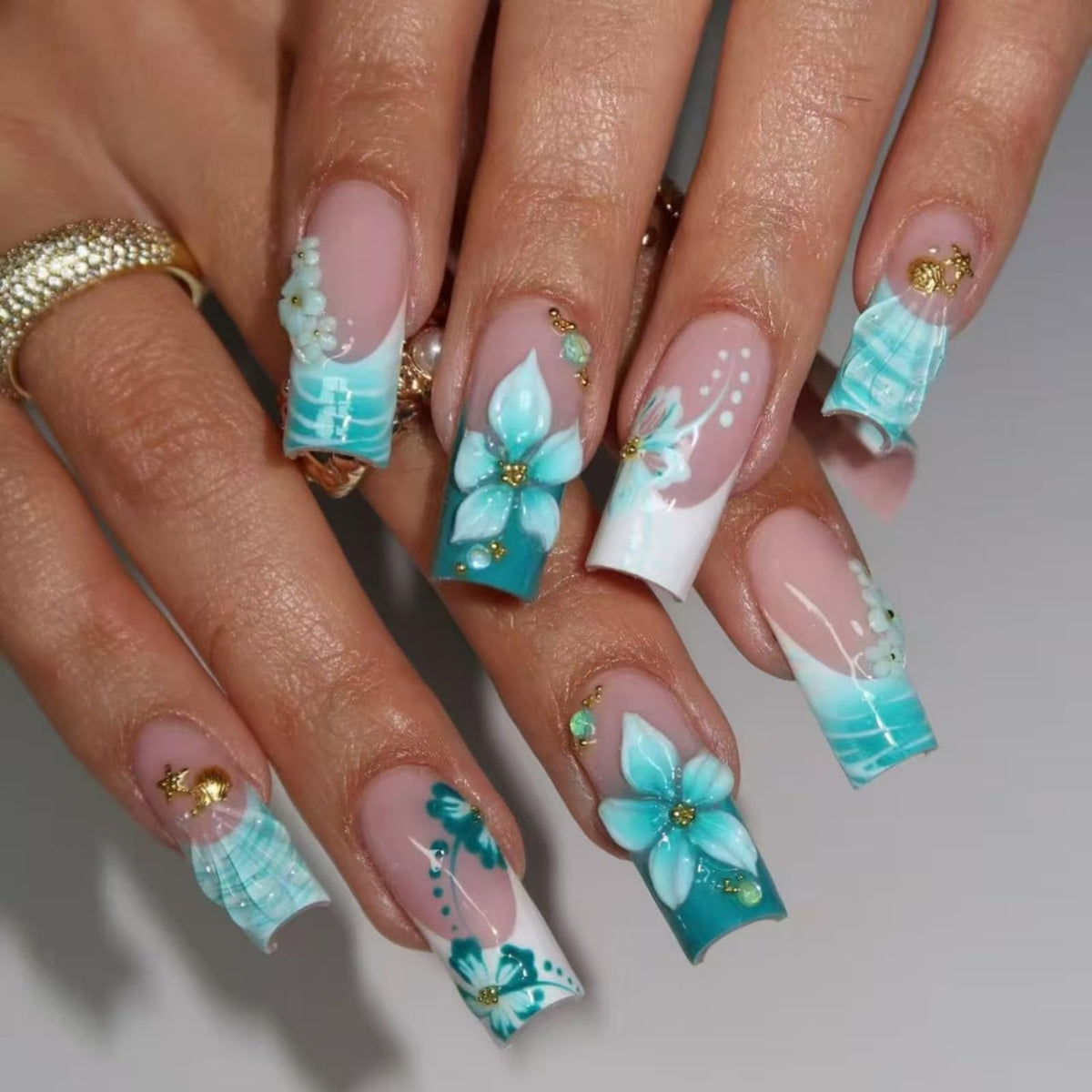 octoswave OCTOSWAVE Uñas postizas cuadradas francesas de larga duración con diseño floral 3D y dije dorado para mujer, 24 unidades