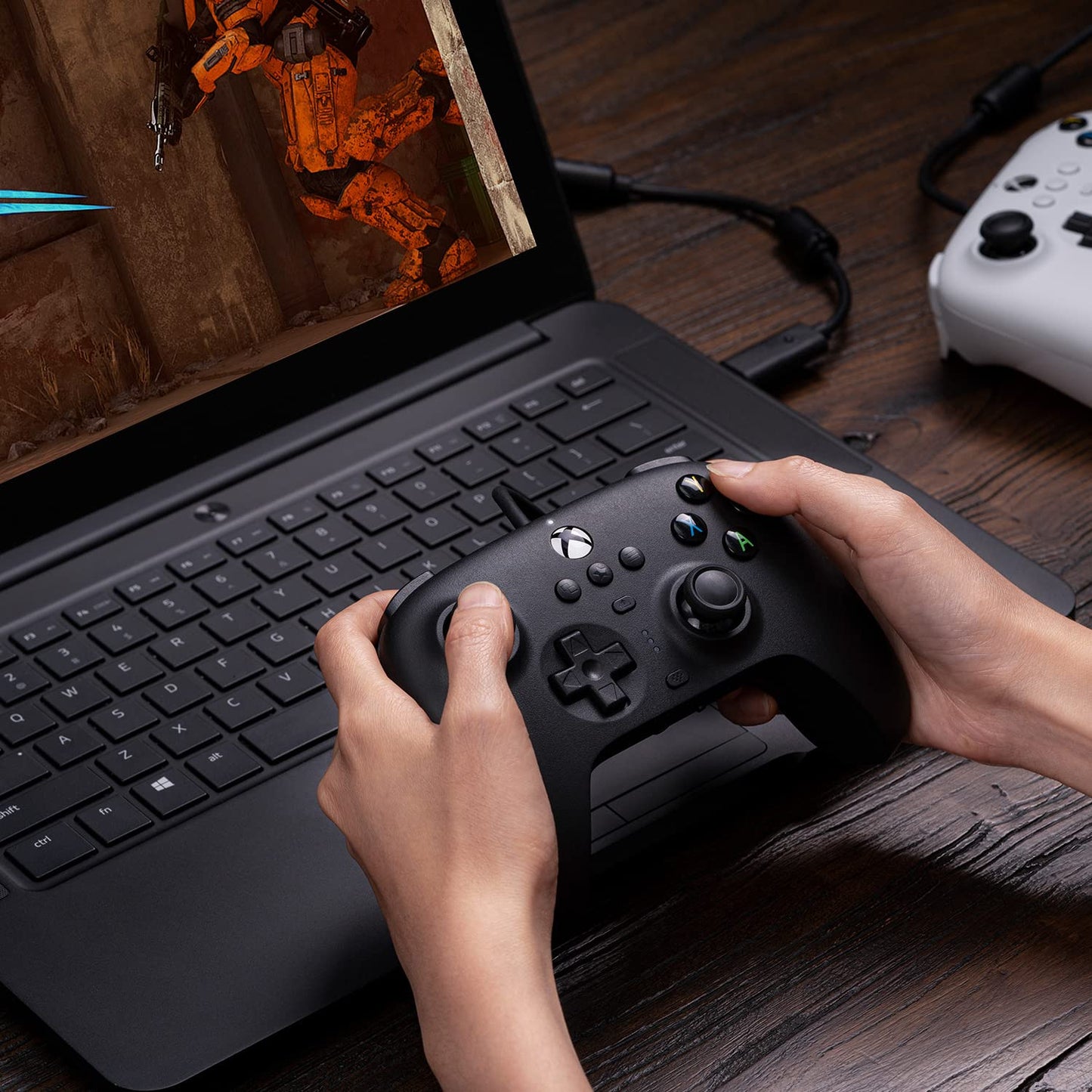 Controlador con Cable 8Bitdo para Xbox Series X y S, Xbox One, Windows 10 y 11 Negro Con Licencia Oficial