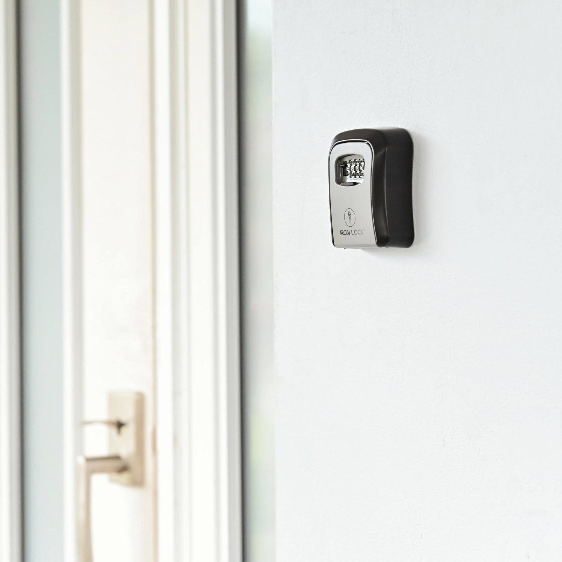 Iron Lock® - Caja de bloqueo de llaves para llaves de 4 dígitos combinación con código reajustable con interruptor A B para interiores y exteriores, impermeable, para llaves de casa de repuesto, 5