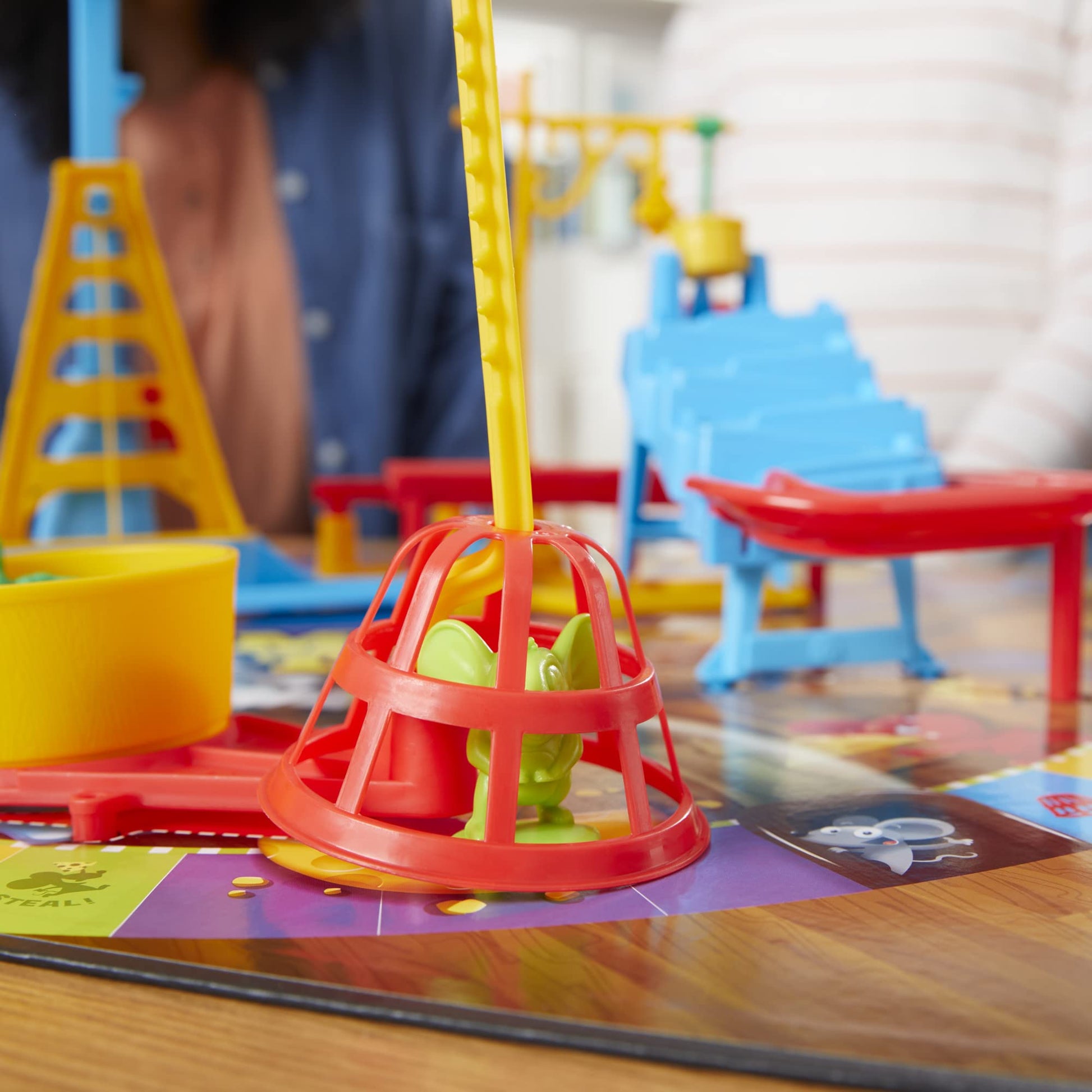 Hasbro Gaming Juego de Mesa con Trampa para Ratones para niños de 6 años en adelante, Juego clásico para 2 a 4 Jugadores, con configuración más fácil Que Las Versiones anteriores