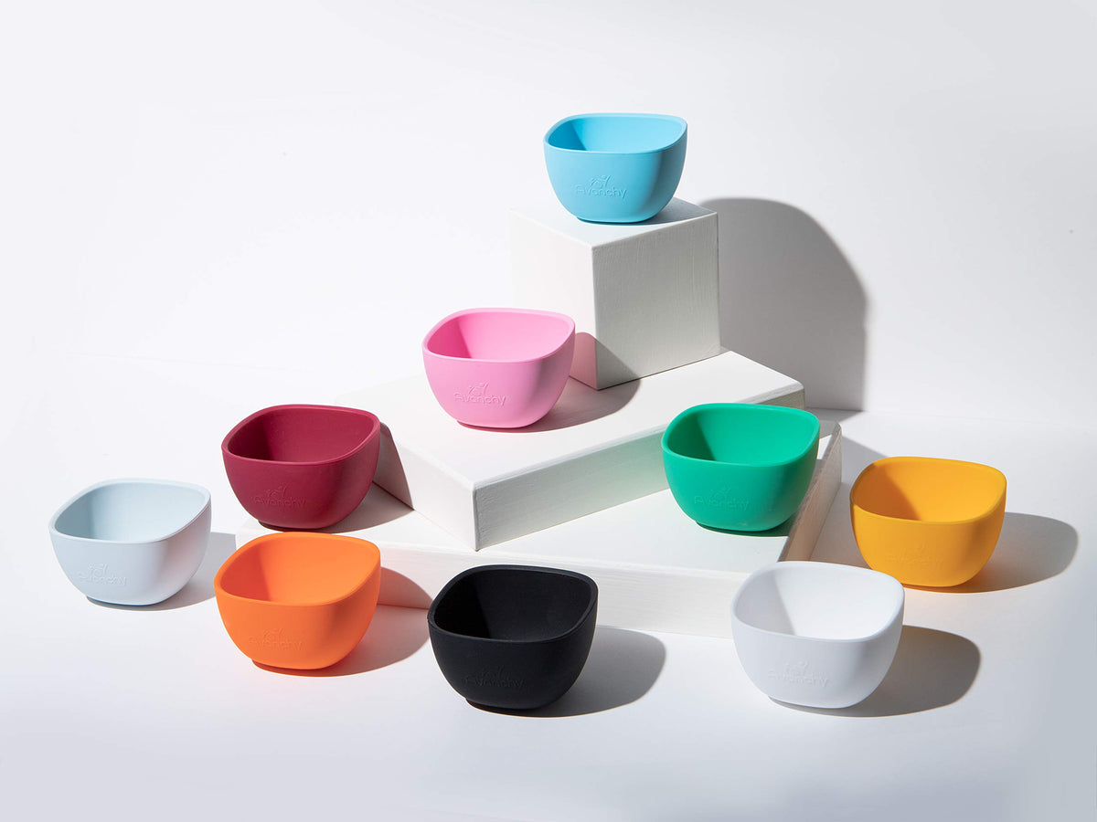 Avanchy - Juego de cuencos de silicona para bebés y niños pequeños para alimentar alimentos, 4 onzas, color blanco