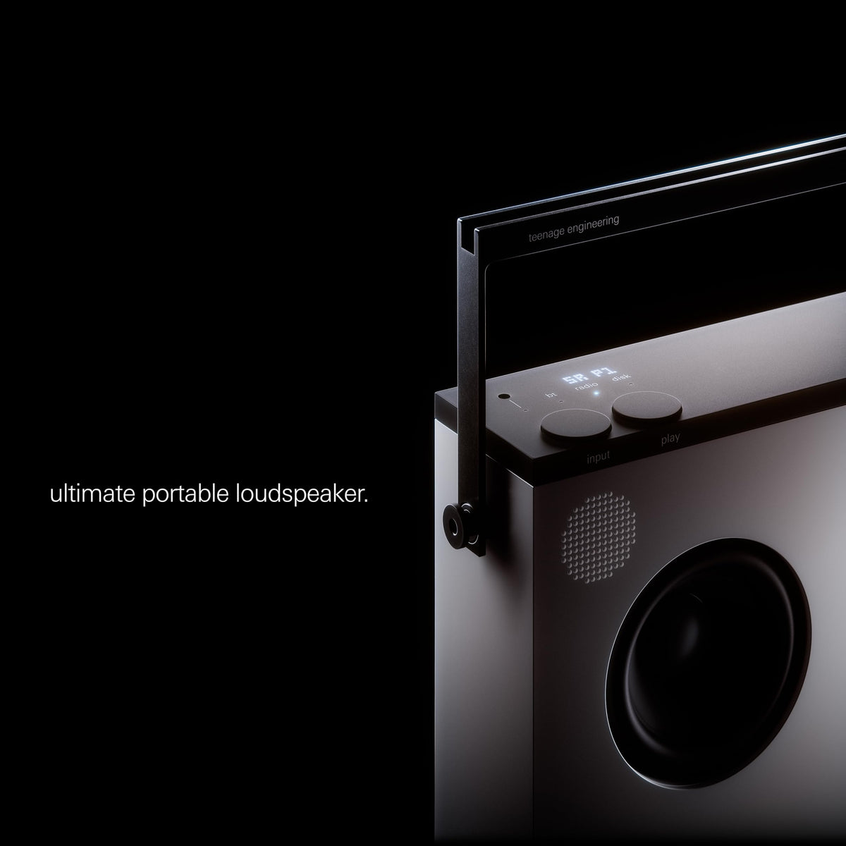 Altavoz Portátil Teenage Engineering Blanco Brillante con Radio FM y Batería de 72 Horas