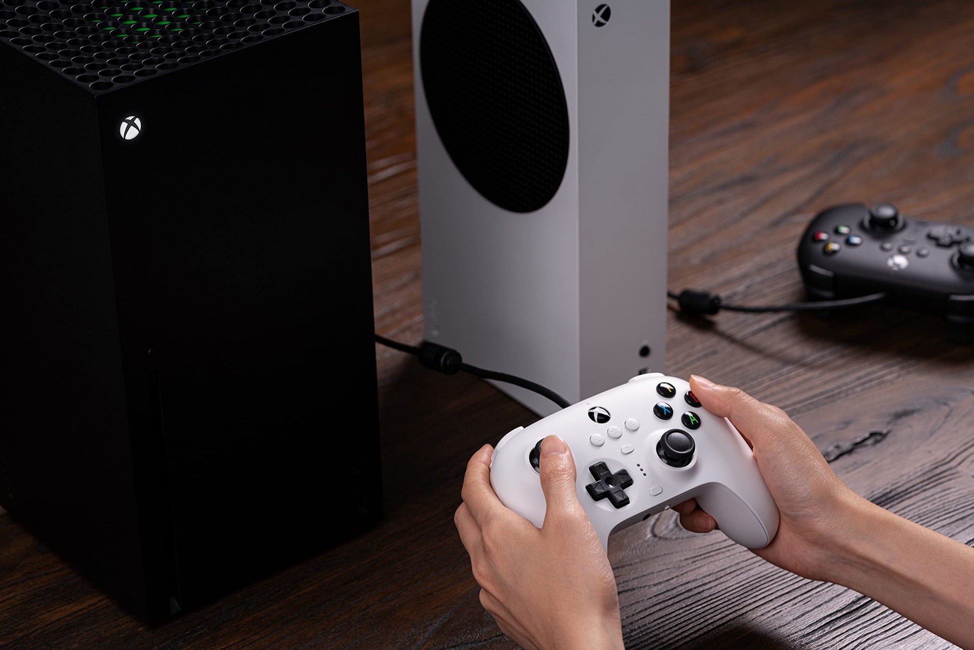 Controlador con Cable 8Bitdo para Xbox Series X y S, Xbox One, Windows 10 y 11 Negro Con Licencia Oficial