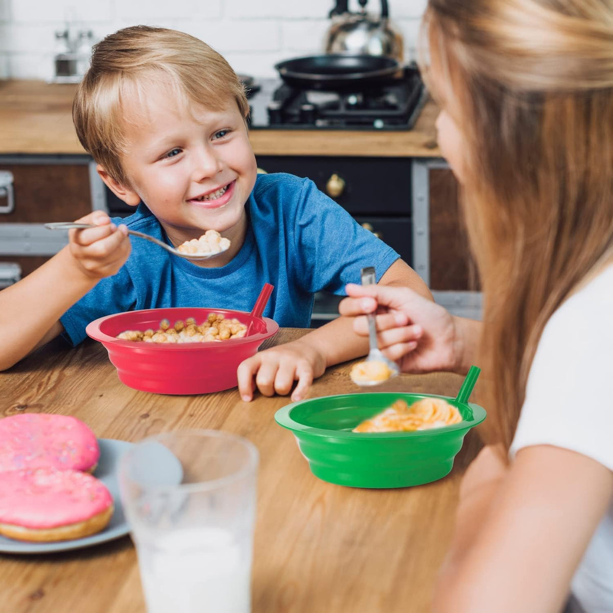 Tazones de Cereal con Popote para Niños - (Juego de 6 Tazones de 20oz) Plástico Reutilizable Libre de BPA con Popote Incorporado, Apto para Lavavajillas y Microondas, Incluye 3 Cepillos de Limpieza