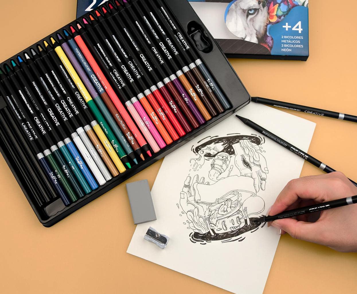 IND-0276 Professional Color Set Indra 24 Lápices Diferentes Colores +4 Adicionales Bicolores Colores Metálicos Neón Sacapuntas Incluido Cuerpo Redondo Madera Negra