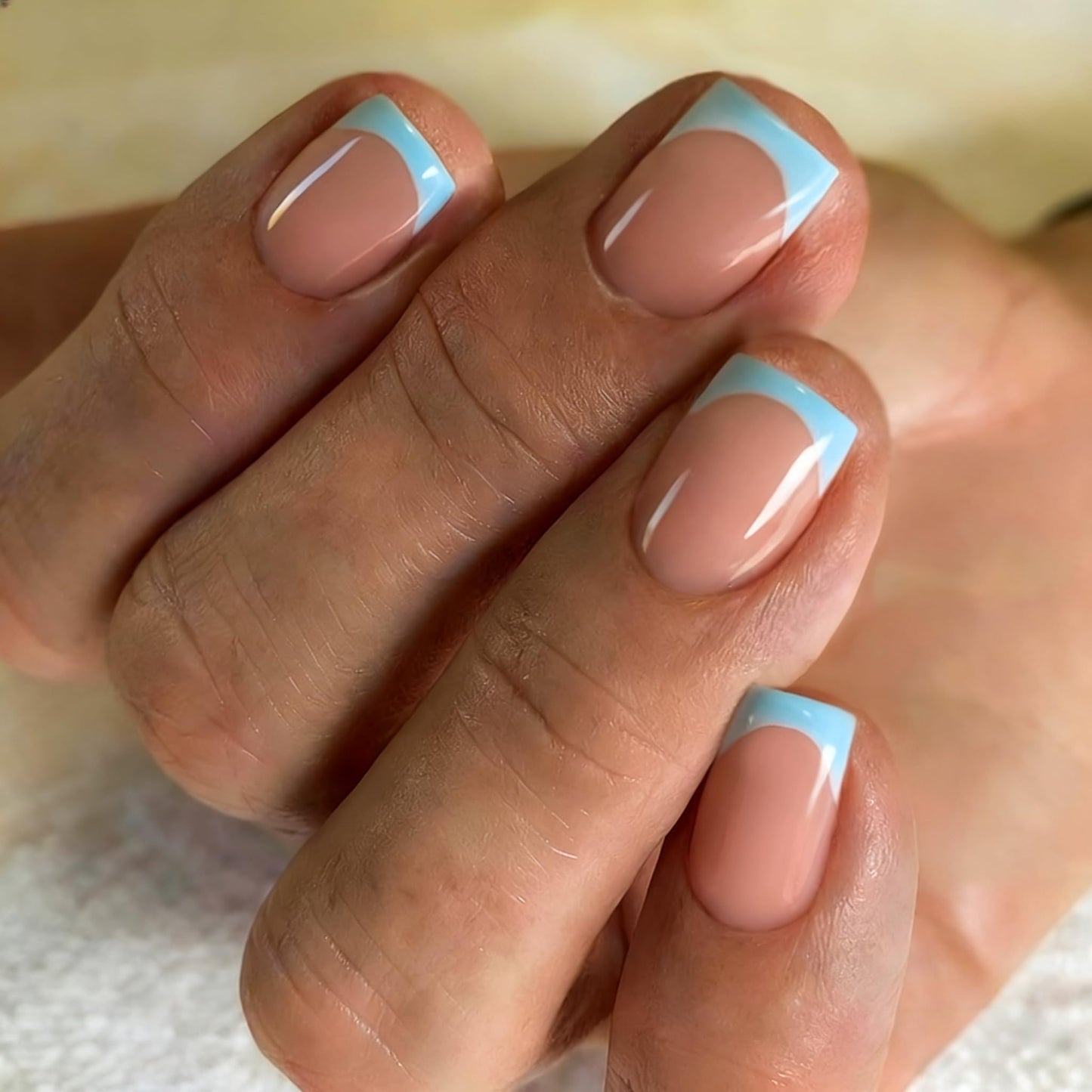 JOYVVEW Uñas francesas cortas y cuadradas, uñas postizas azules con base nude natural, uñas postizas con pegamento, uñas postizas clásicas reutilizables de gel para uso diario, 30 unidades