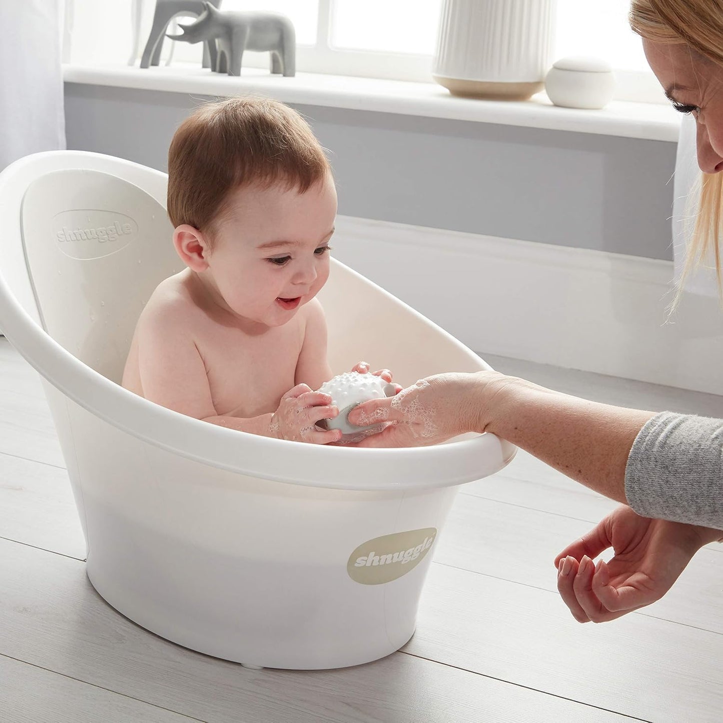 Tina Shnuggle blanco y gris para bebé de 0-12 meses