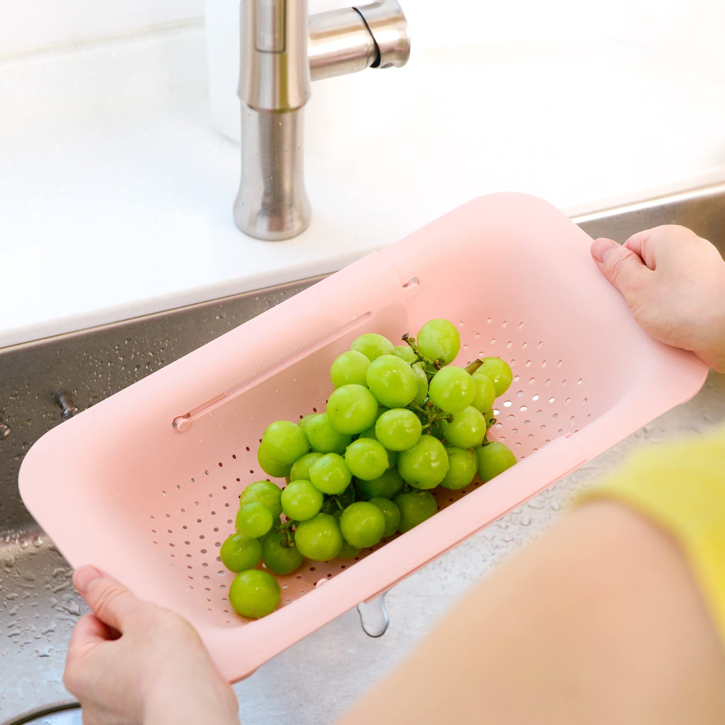 Blue Ginkgo's Ajustable Over the Sink Colander- Premium Extendable Strainer for Kitchen - Food Grade PP, Durable and Sturdy (Pink)