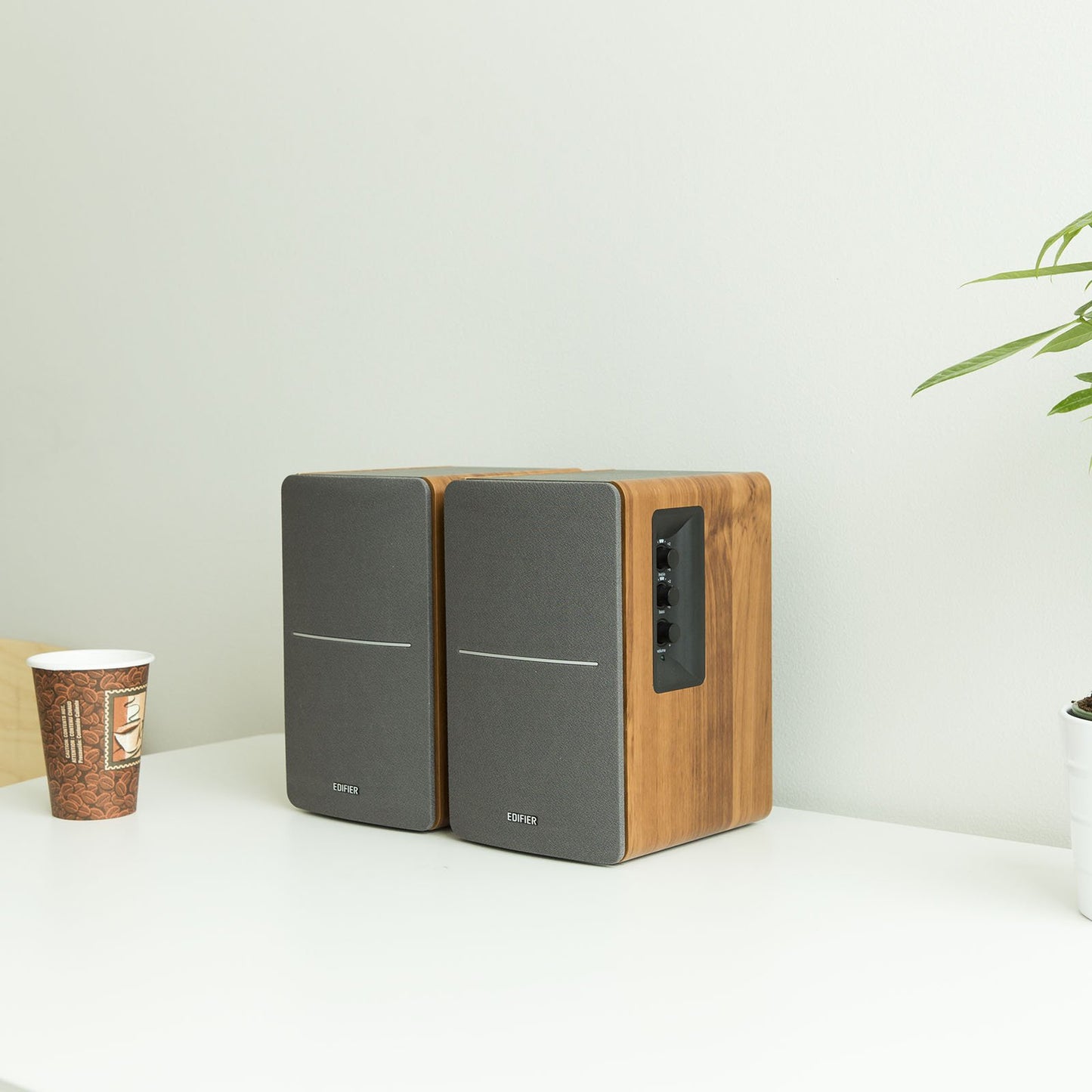Altavoces Activos Edifier Madera 42 Vatios Tipo Monitor 2.0