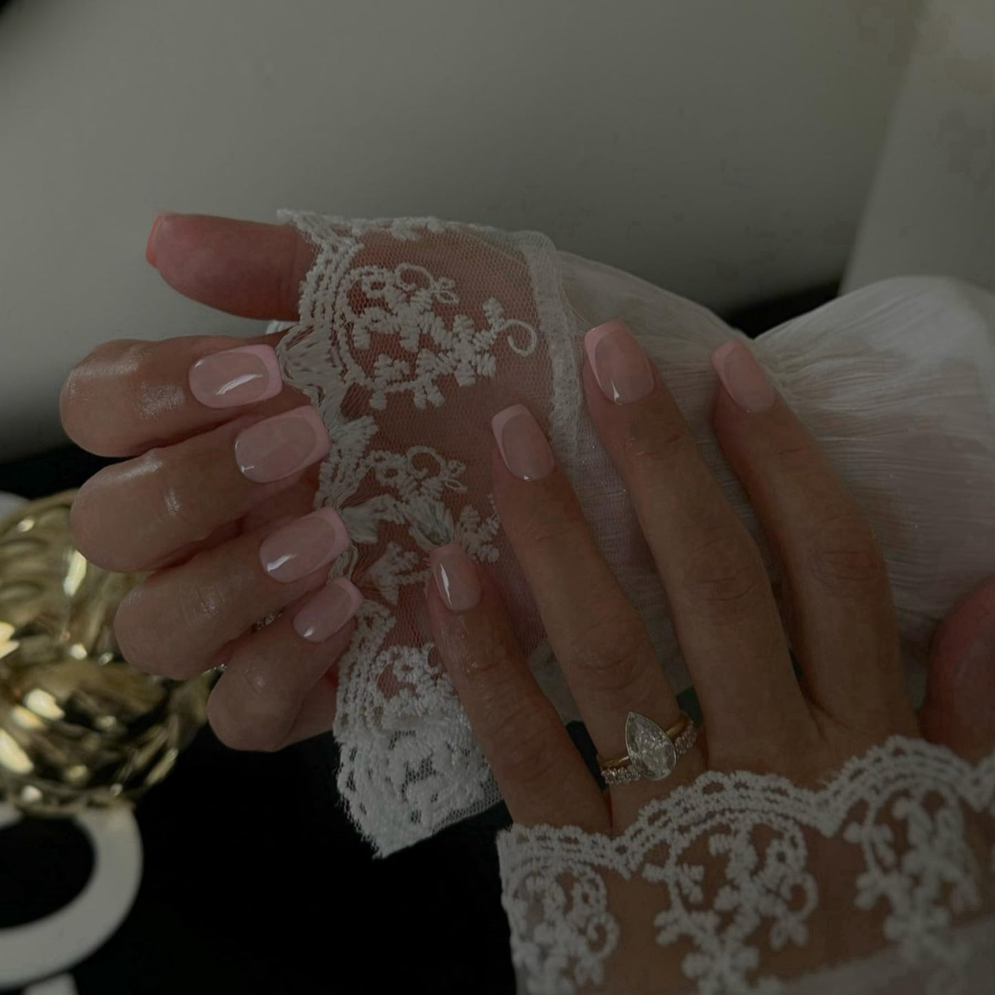 SXVME- Qué naturales son: estos diseños de uñas cuadradas con prensa francesa de color rosa claro se ven muy naturales, con un acabado perfecto que se adapta al lecho ungueal y un color base rosa nude