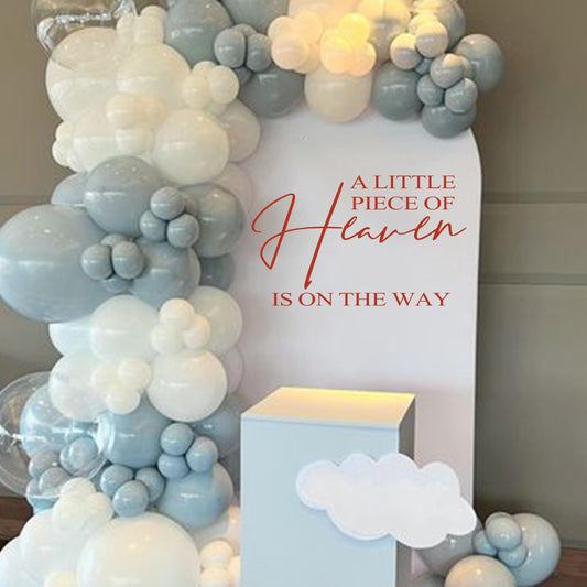 KIETKIE - Calcomanía con texto en inglés "A Little Piece of Heaven is On The Way" - Pegatina para baby shower, decoración de arco de globo para baby shower, decoración de fiesta de revelación de