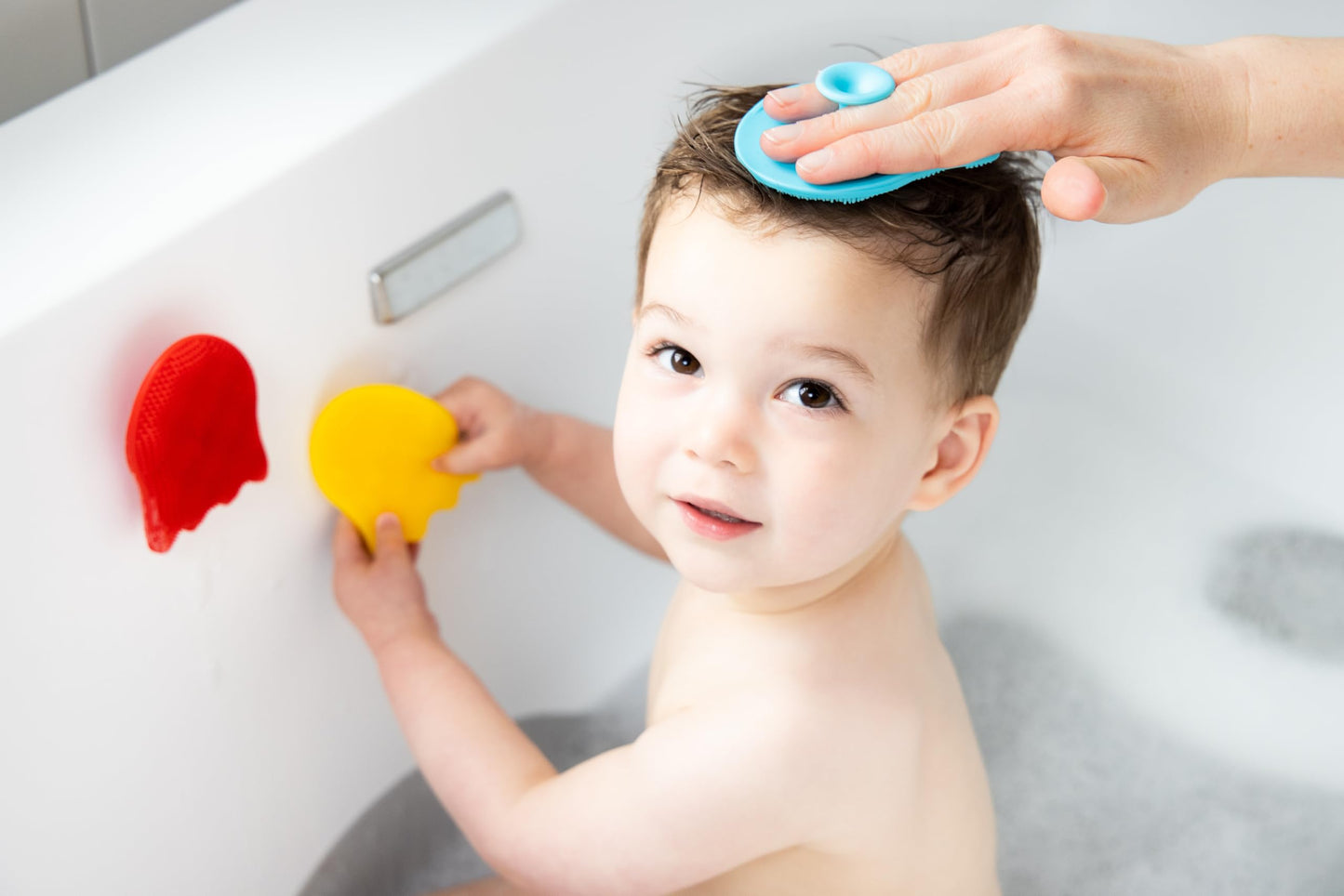Cepillo Esponja Para Baño para Bebé Ubbi - Esponjas de baño de silicona con ventosa, 3 unidades