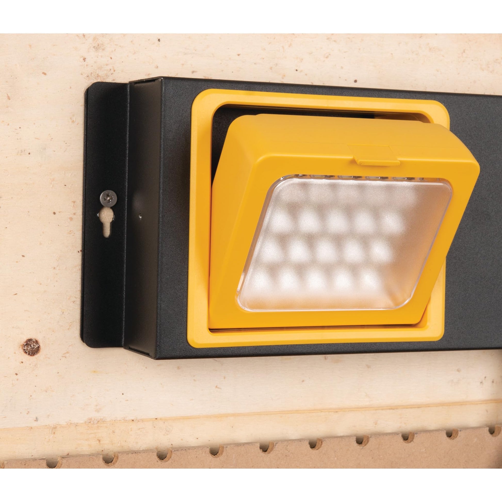 Performance Tool W2279 Central eléctrica de Grado Comercial con 6 tomacorrientes, 2 Puertos USB, Cuna integrada y Luces LED, Ideal para talleres y garajes