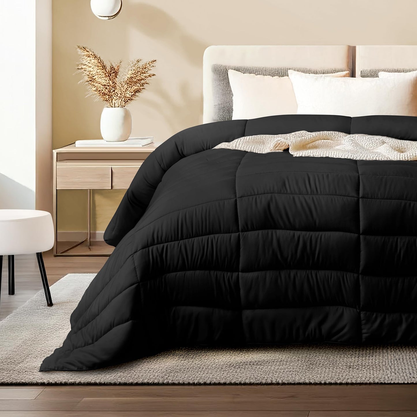 Dreamlab Edredón Acolchado para Toda Estación. Relleno de Microfibras Recubiertas con Gel. Lavado a Máquina. Usar como Edredón o con Funda Duvet. Hipoalergénico. (Negro, Queen 223 x 223cm)