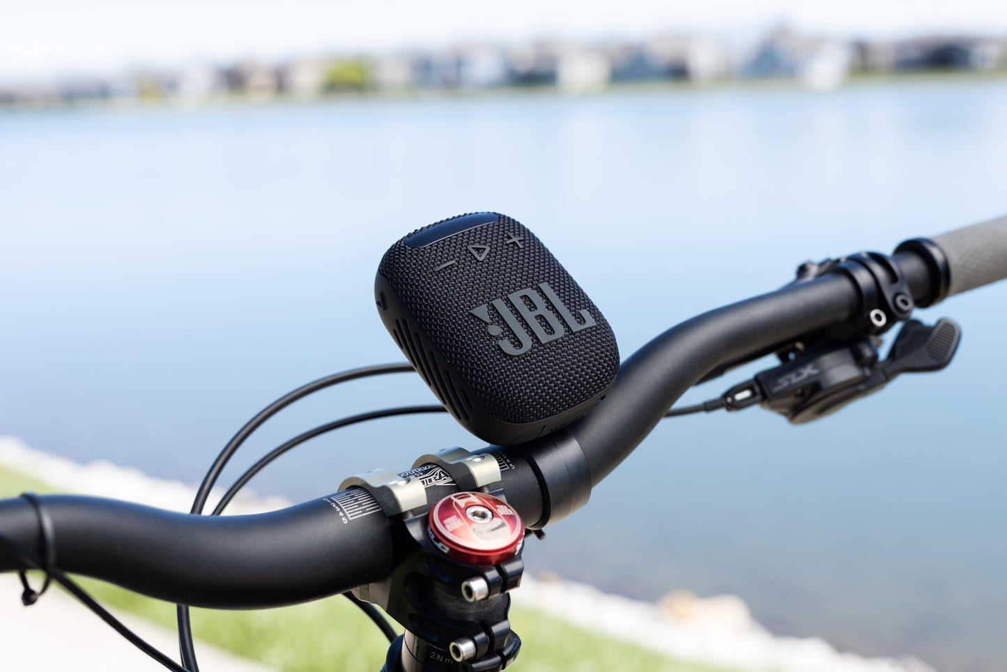 JBL Wind 3S Bocina Portátil Bluetooth, 5W de Potencia, Reproducción 5 Horas, Resistente al Agua y al Polvo IP67 - Negro