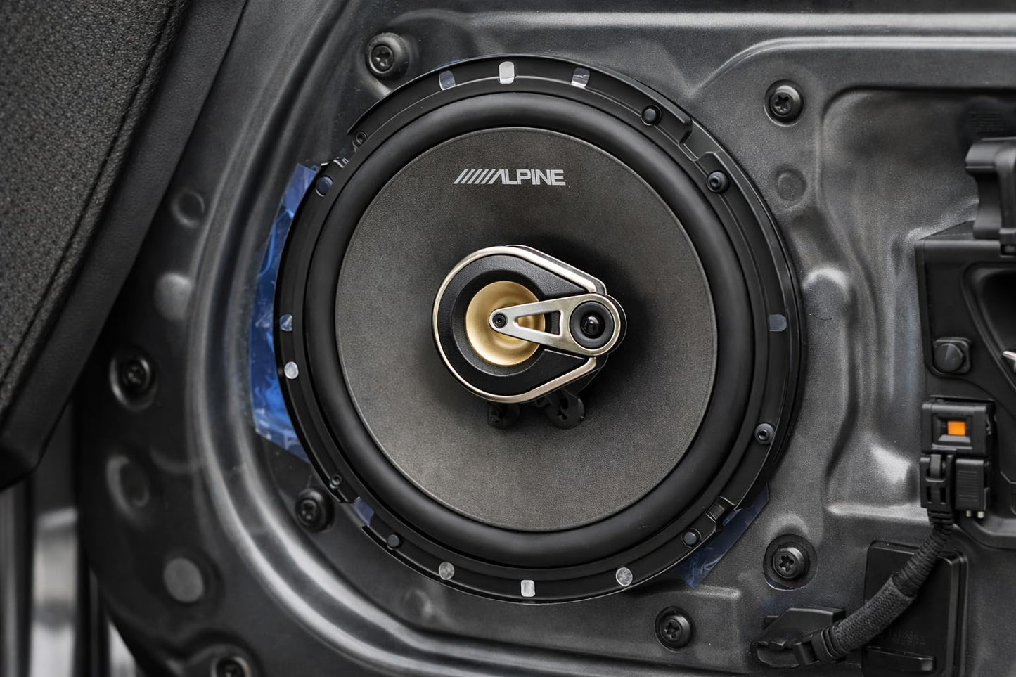 Alpine SPB-65 Bocinas 6.5” Coaxiales de 3 Vías – 150W Máx / 50W RMS, 4Ω – Audio Potente y definido, Ideal para Sistemas de Sonido automotriz de Alta Calidad