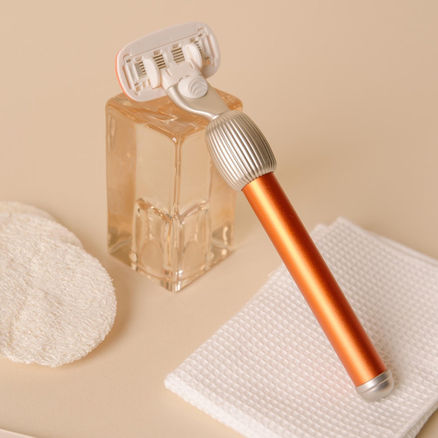 Fler The Razor Starter Set - Maquinilla de afeitar para mujer con cabezales intercambiables, maquinilla de afeitar con soporte y 2 cuchillas de repuesto, cuchillas de afeitar unisex con aloe vera